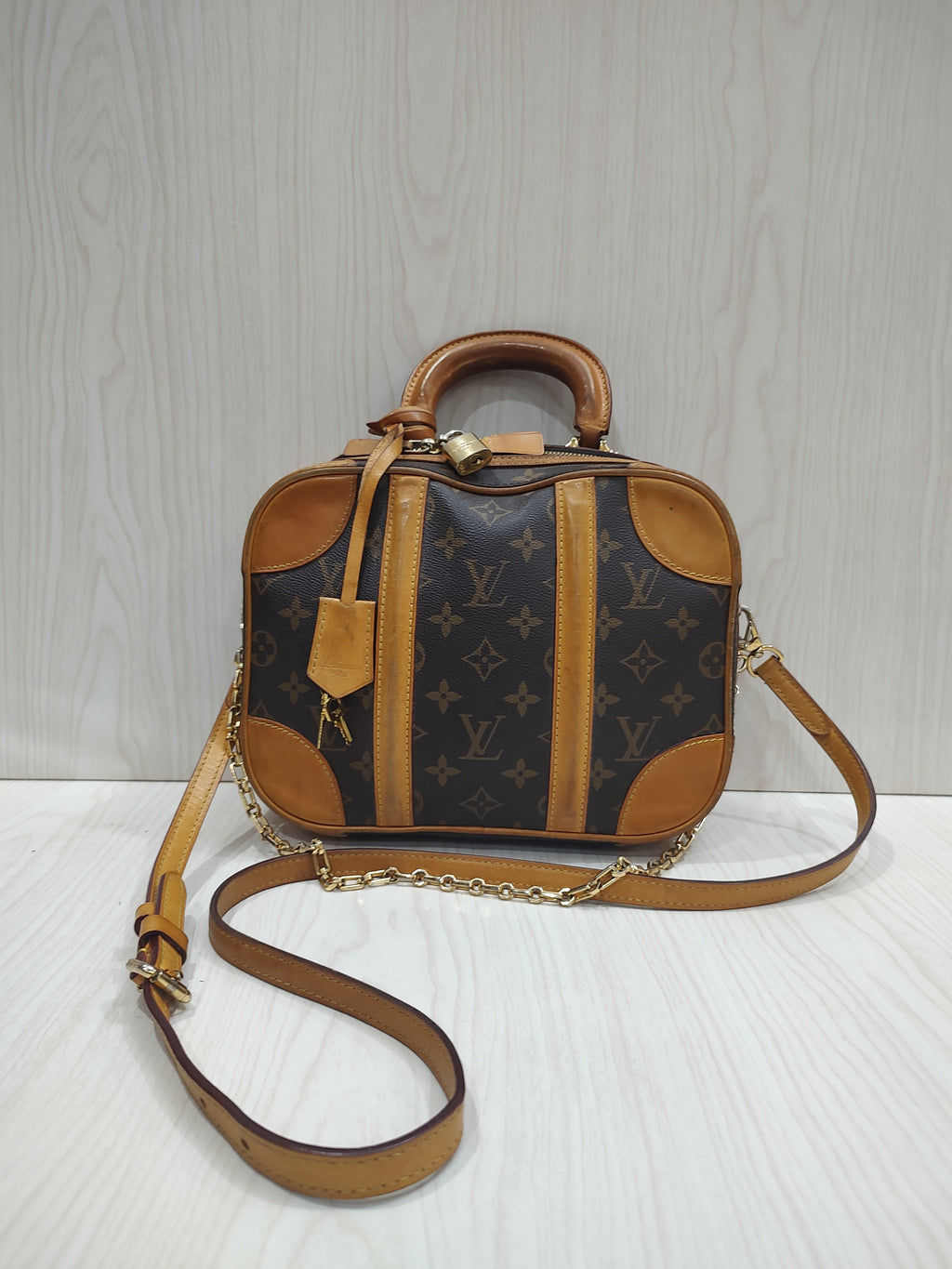 🤎 Vintage Trunk-Style Monogram Handbag 🤎