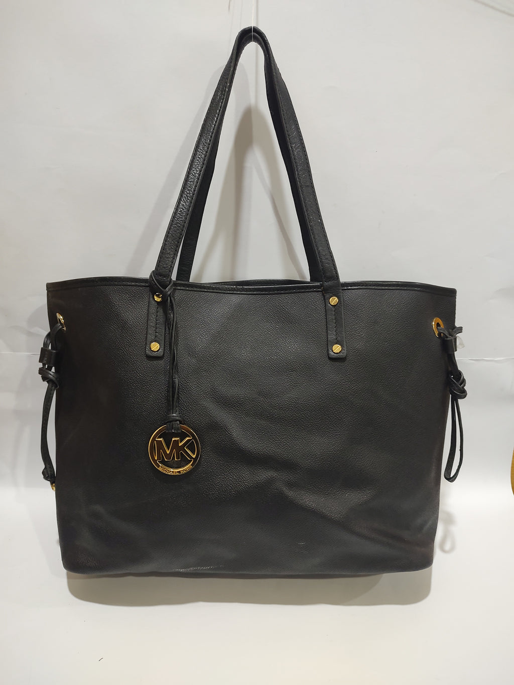 Classic Black Pebbled Leather Tote Bag – Versatile Large Shoulder Bag with Gold Accents