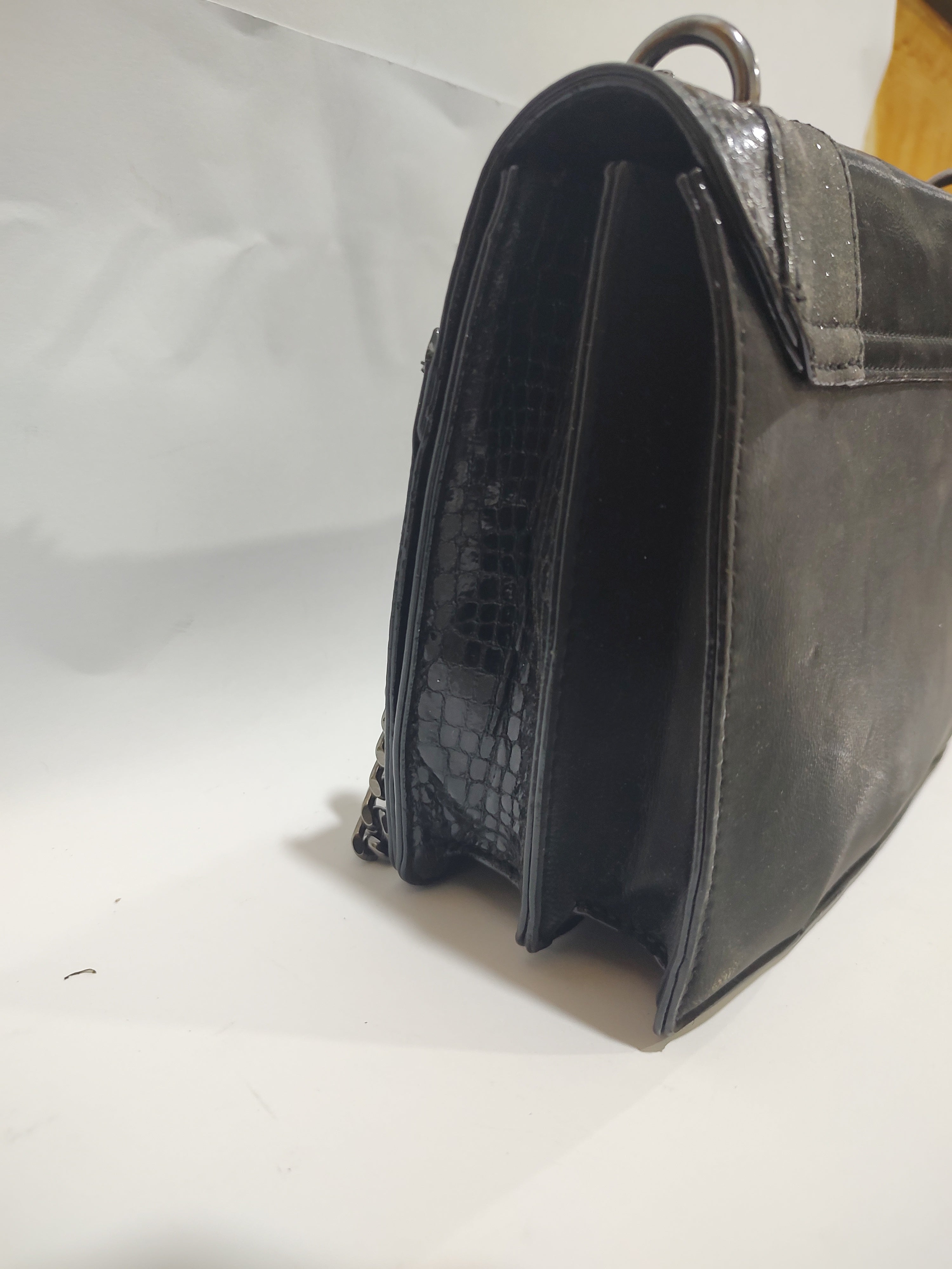 Chic Black Mixed-Texture Crossbody Bag – Gunmetal Chain & Snakeskin Accents