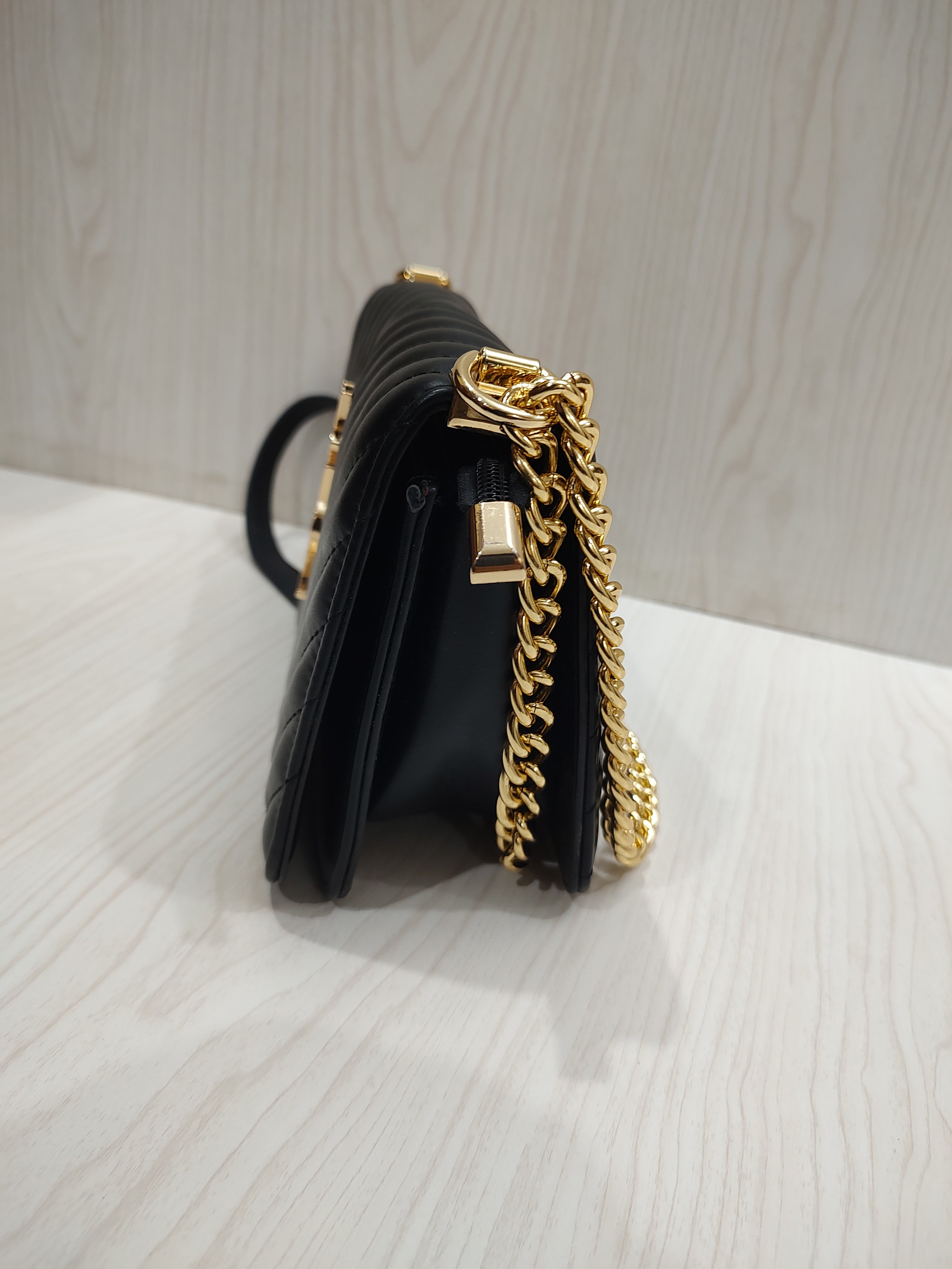 Chic Quilted Chevron Shoulder Bag with Elegant Gold Chain