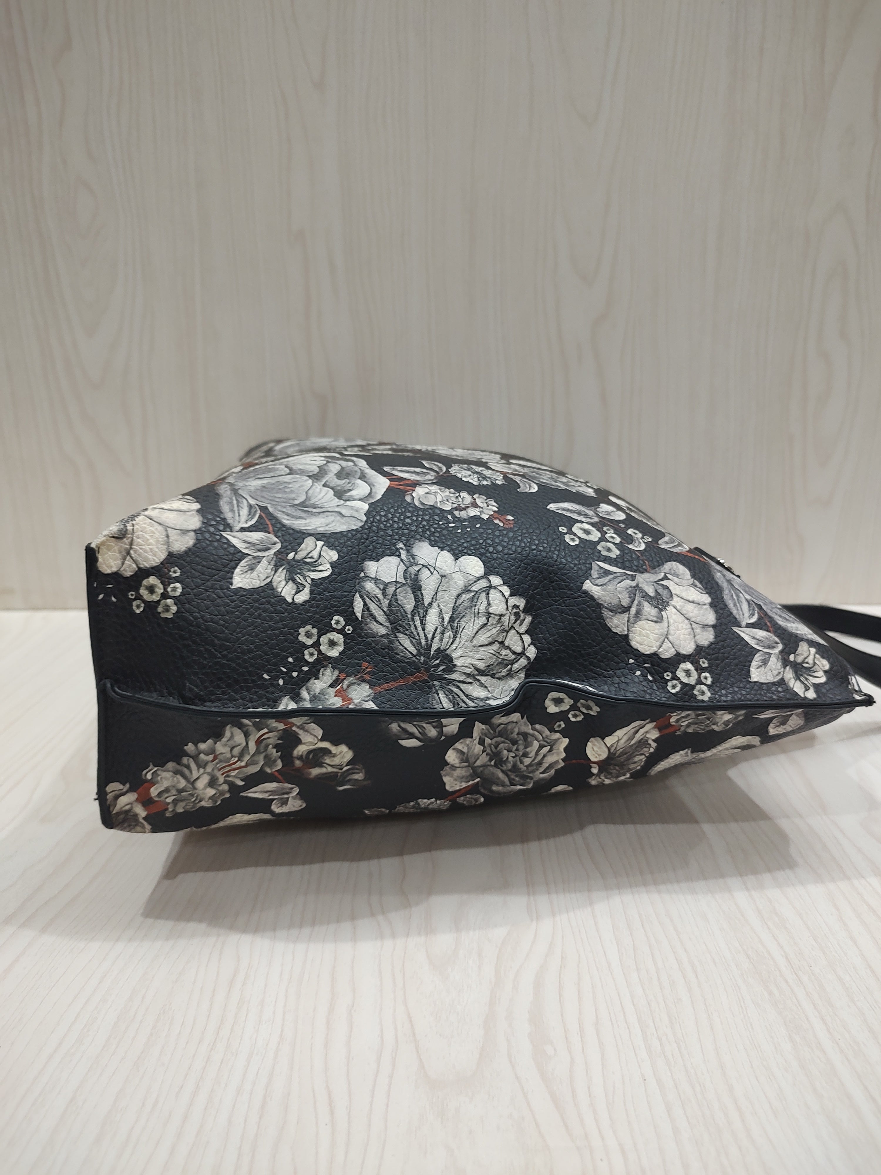 🖤 Monochrome Floral Shoulder Tote Bag