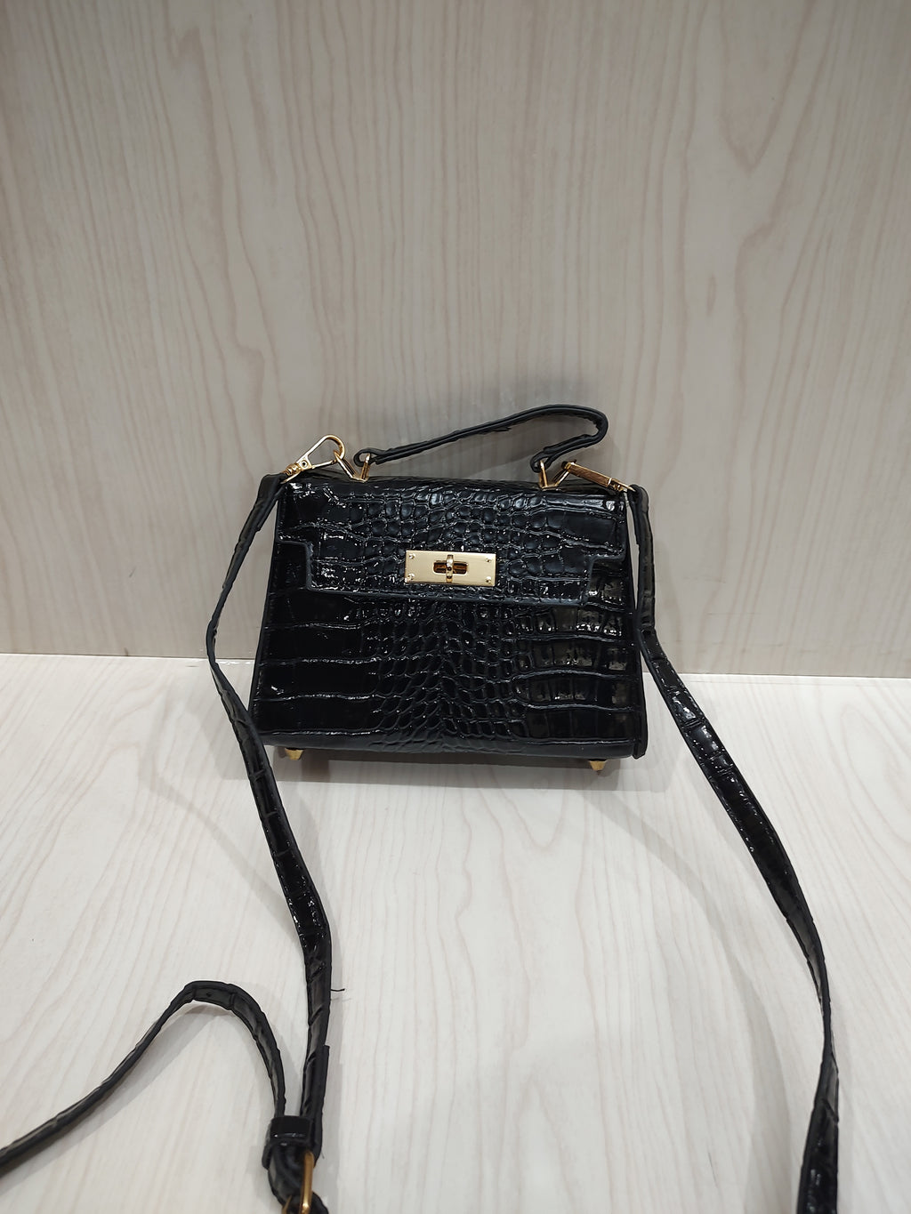 ✨ Elegant Glossy Croc-Embossed Top Handle Bag