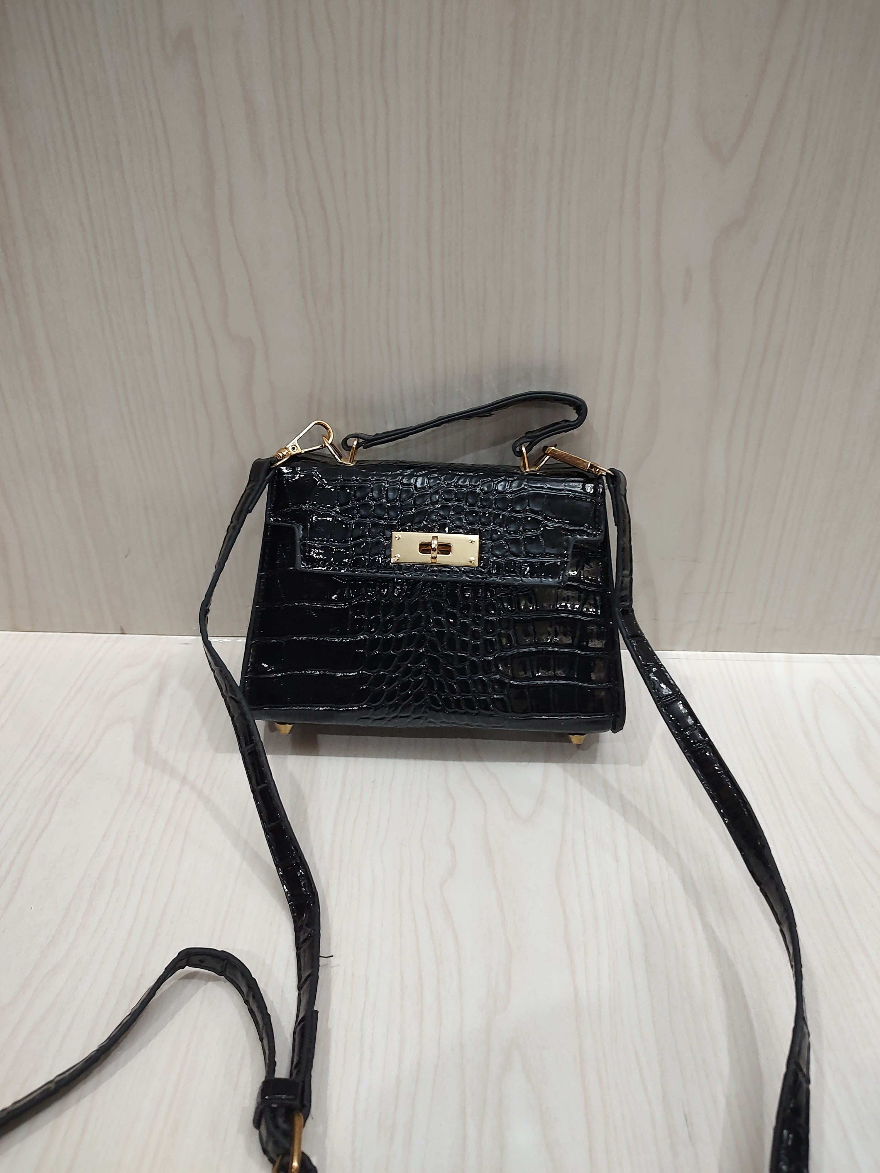 ✨ Elegant Glossy Croc-Embossed Top Handle Bag