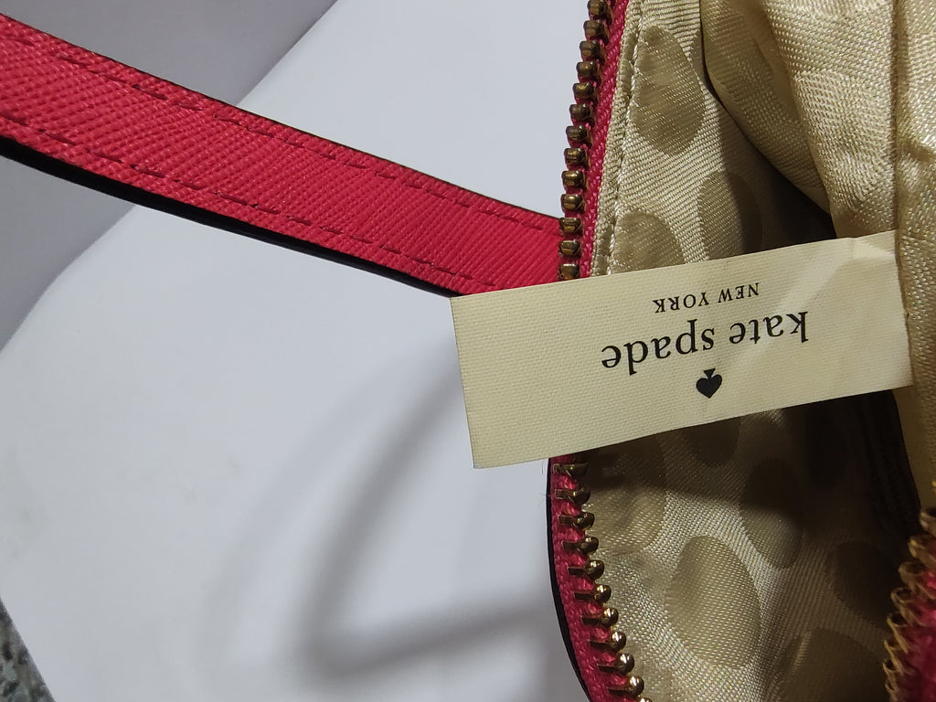 Vintage-Style Structured Handbag with Premium Leather-Tone Trim 💎