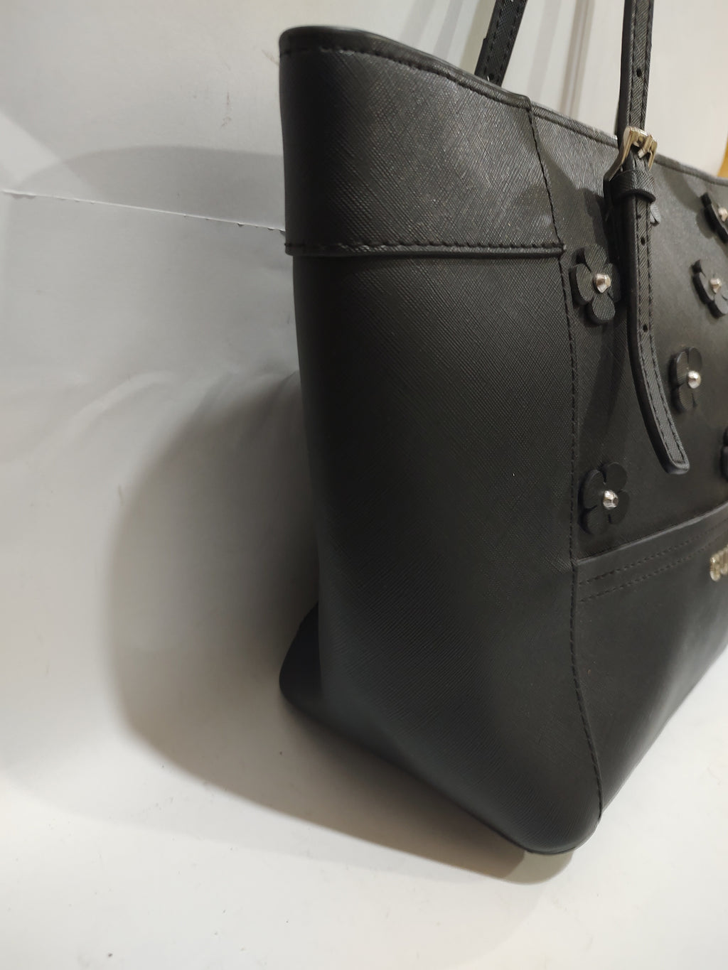 Black Floral Appliqué Textured Tote Bag 🌸