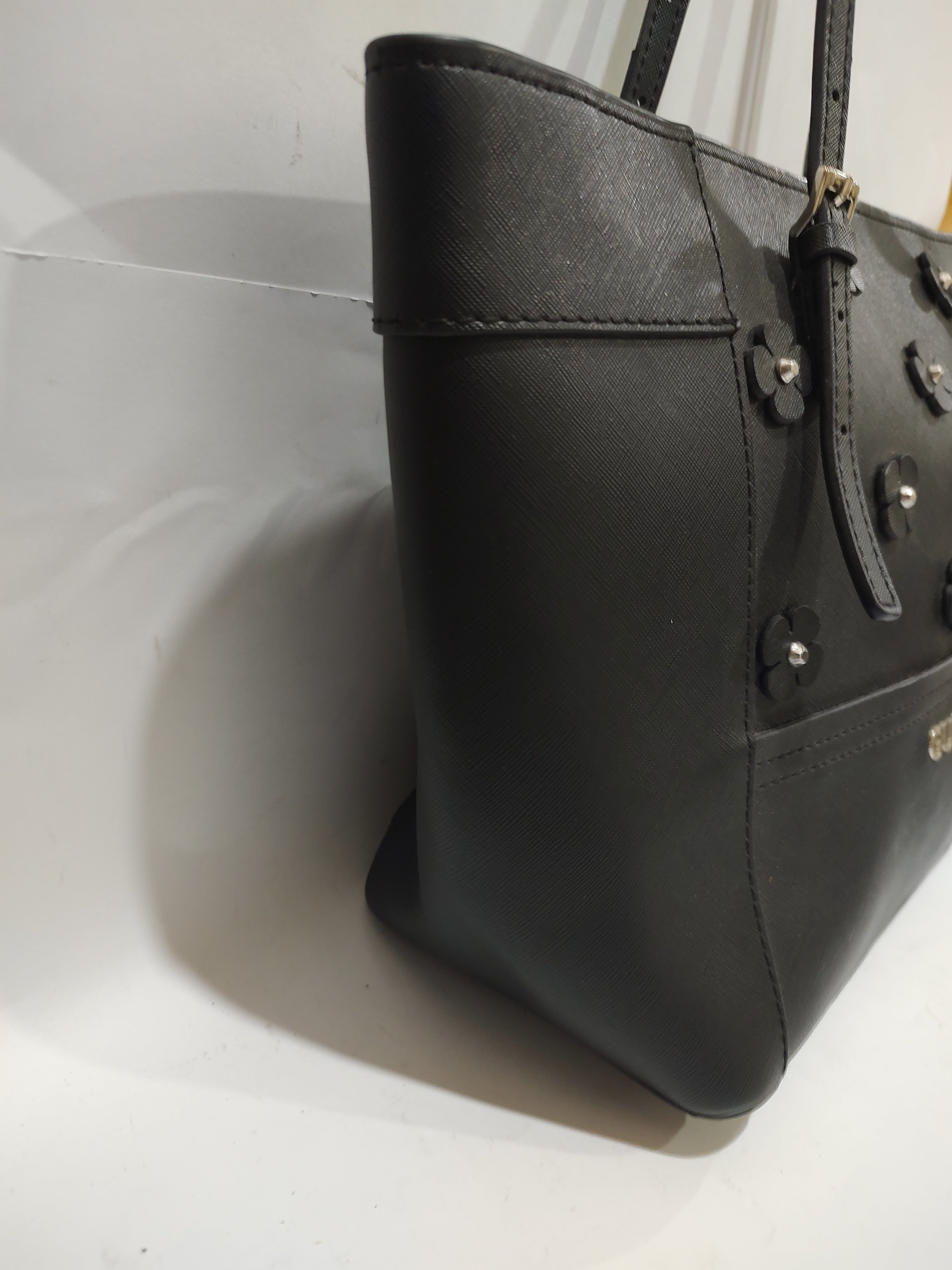 Black Floral Appliqué Textured Tote Bag 🌸