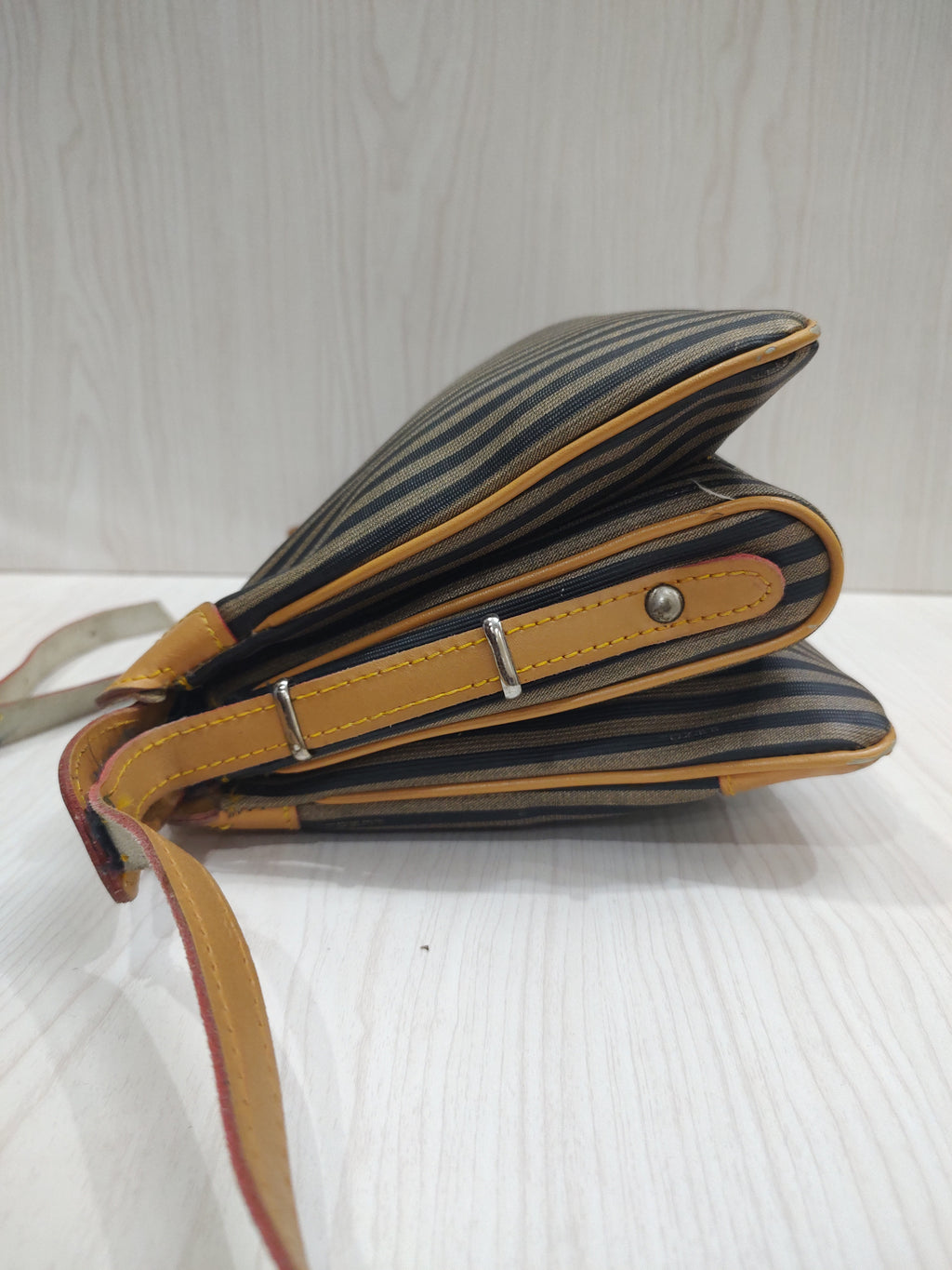 Classic Vintage Striped Crossbody Bag 👜