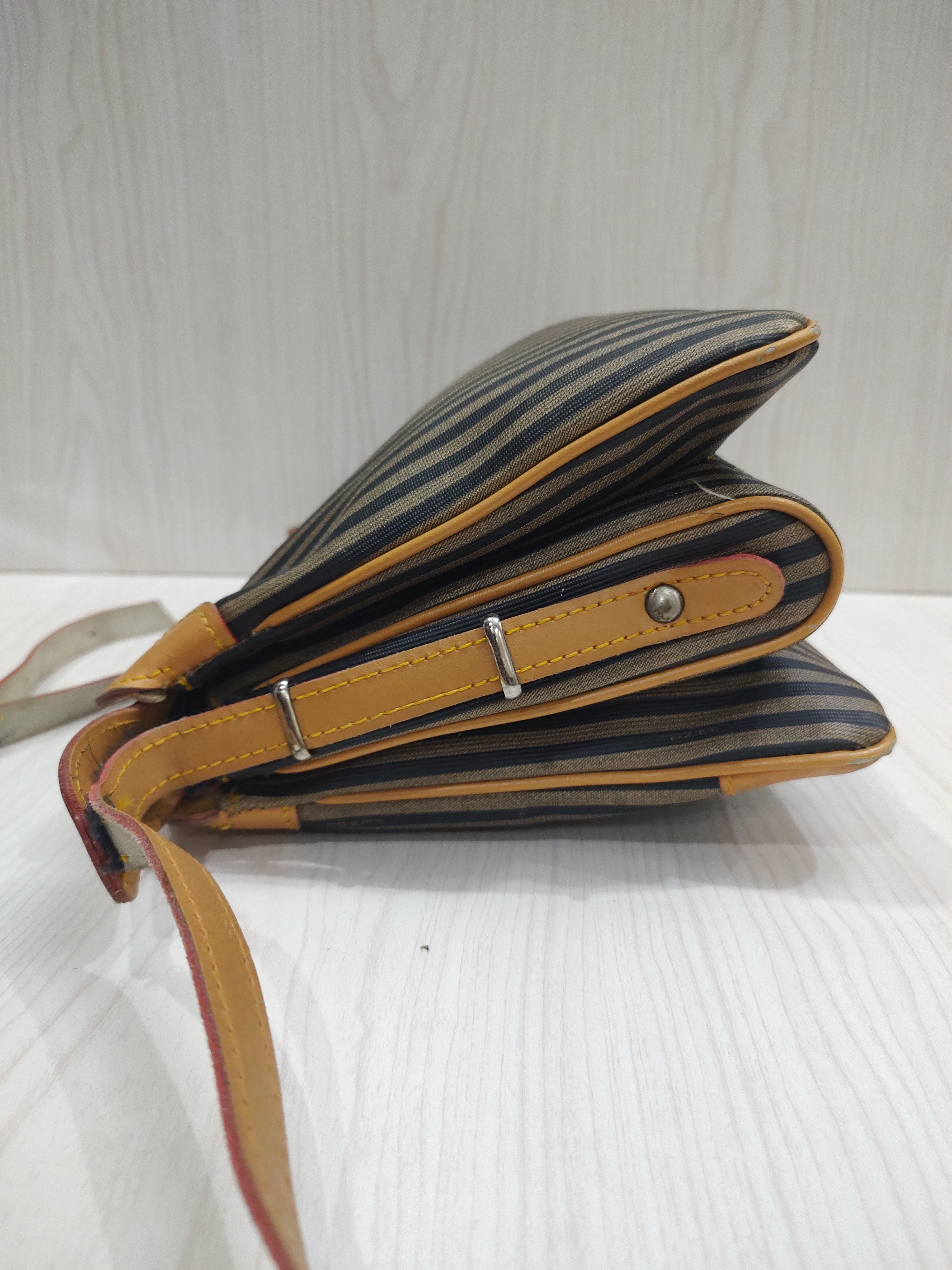 Classic Vintage Striped Crossbody Bag 👜