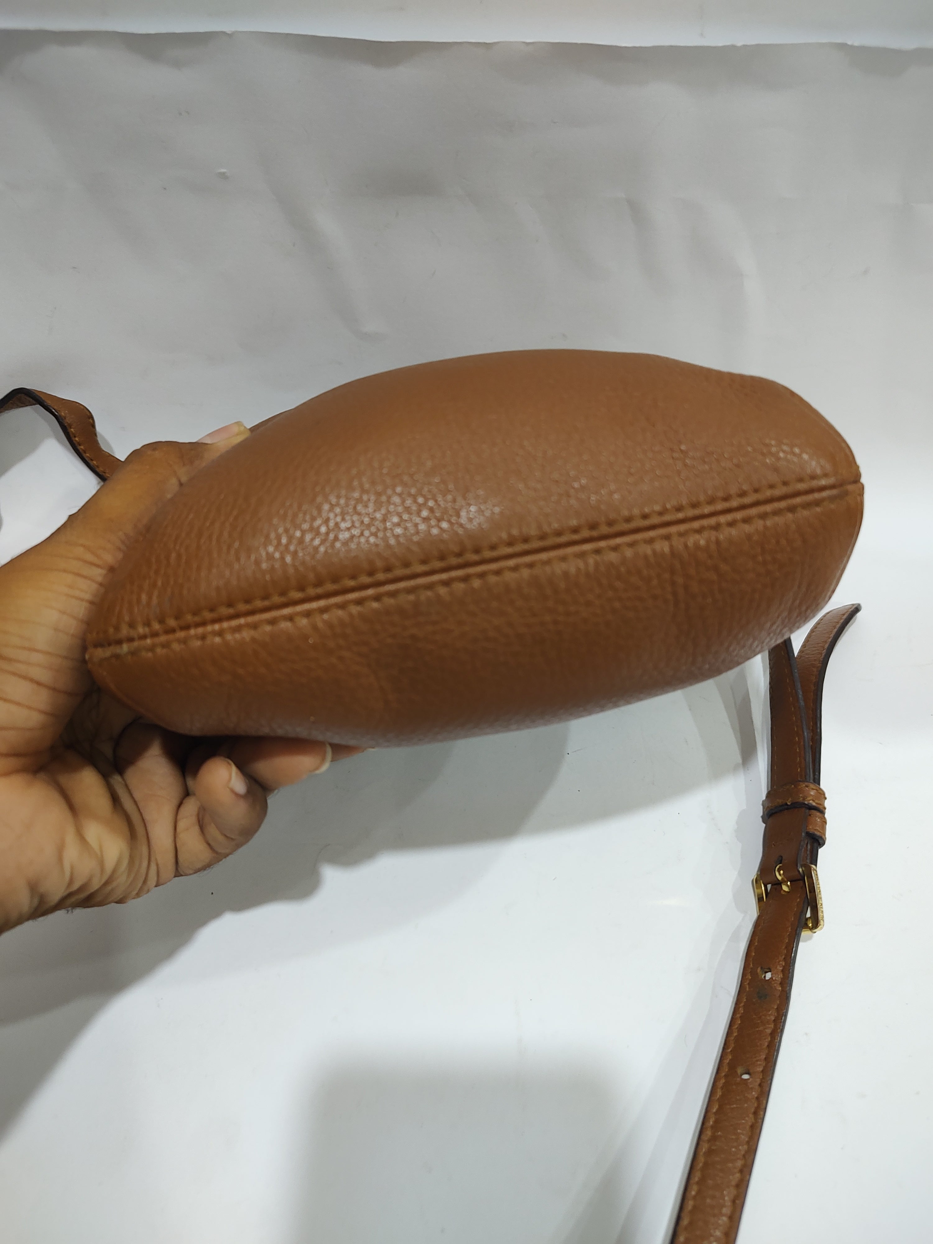 ✨ Classic Tan Pebbled Leather Bucket Bag