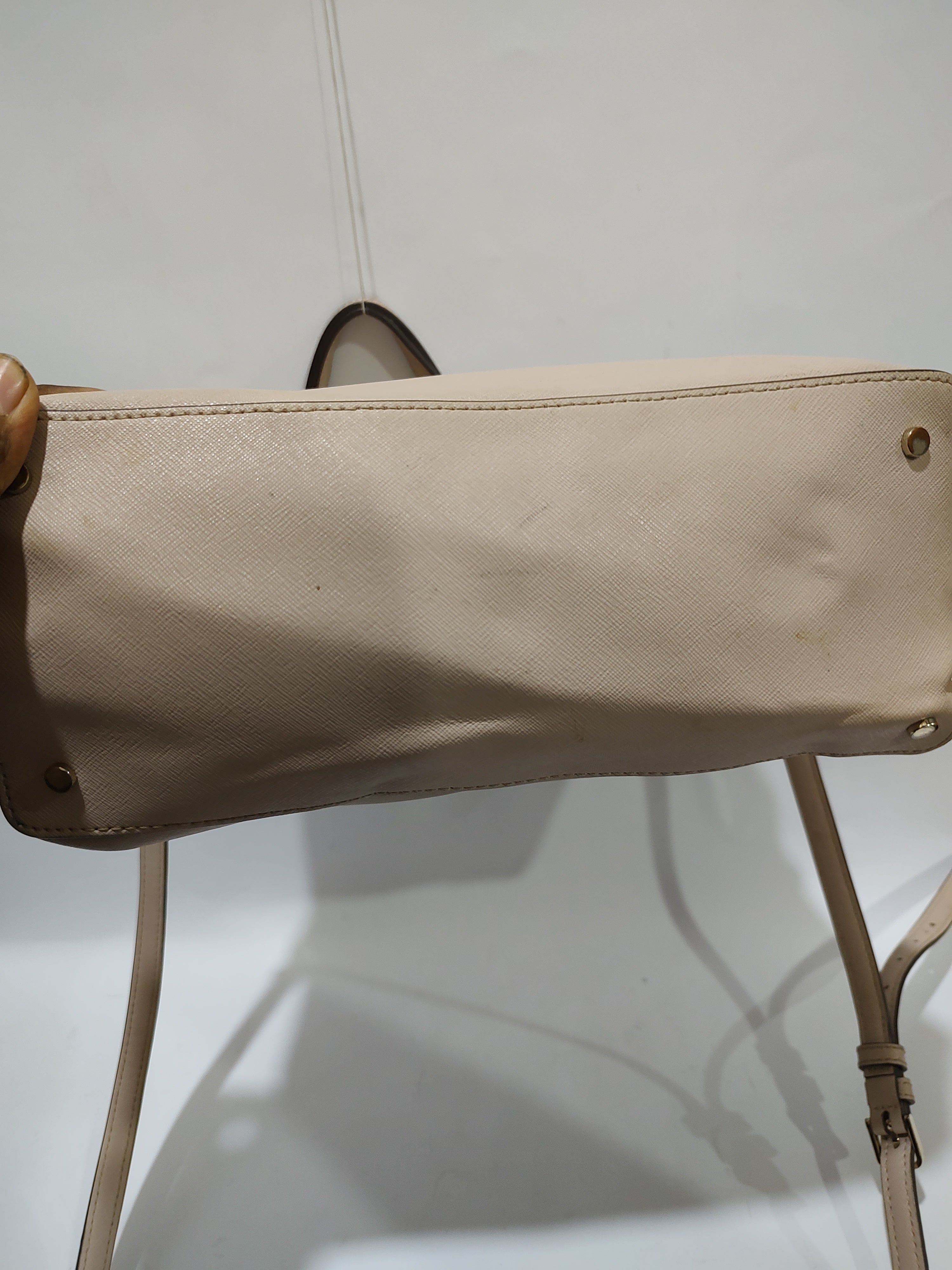 Elegant Beige Saffiano Dome Satchel 👜