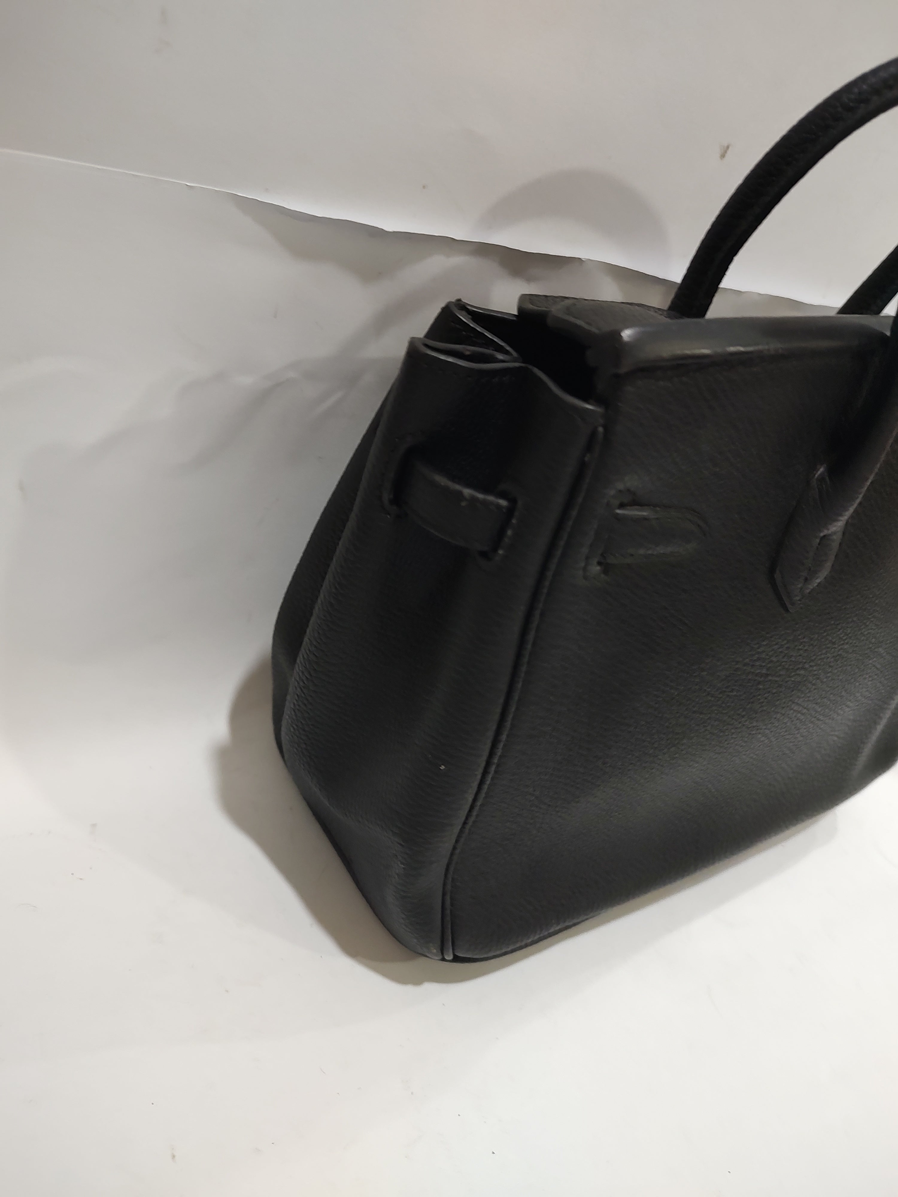 Timeless Pebbled Leather Top-Handle Handbag 🖤✨