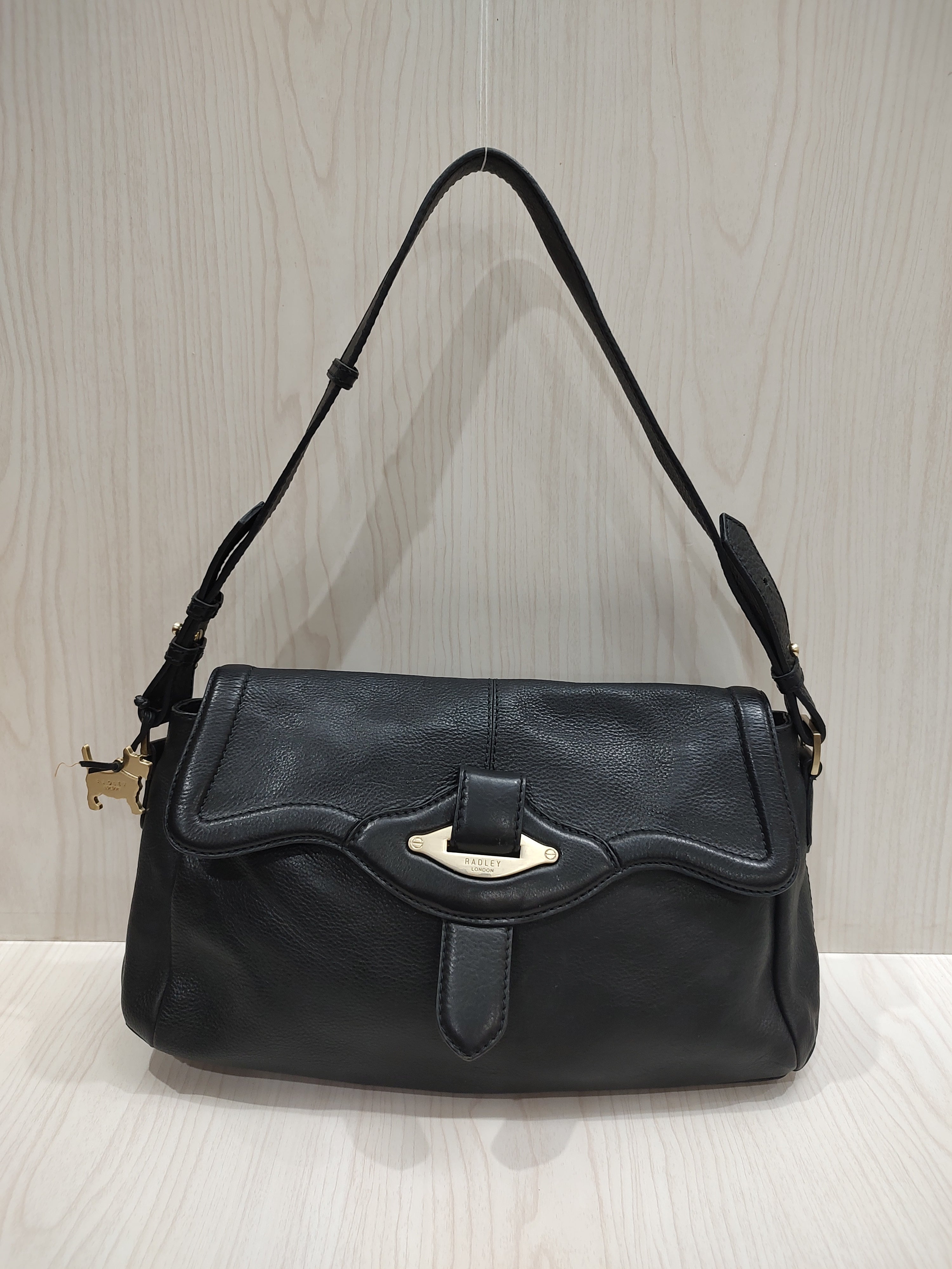 🖤 Classic Pebbled Leather Shoulder Bag