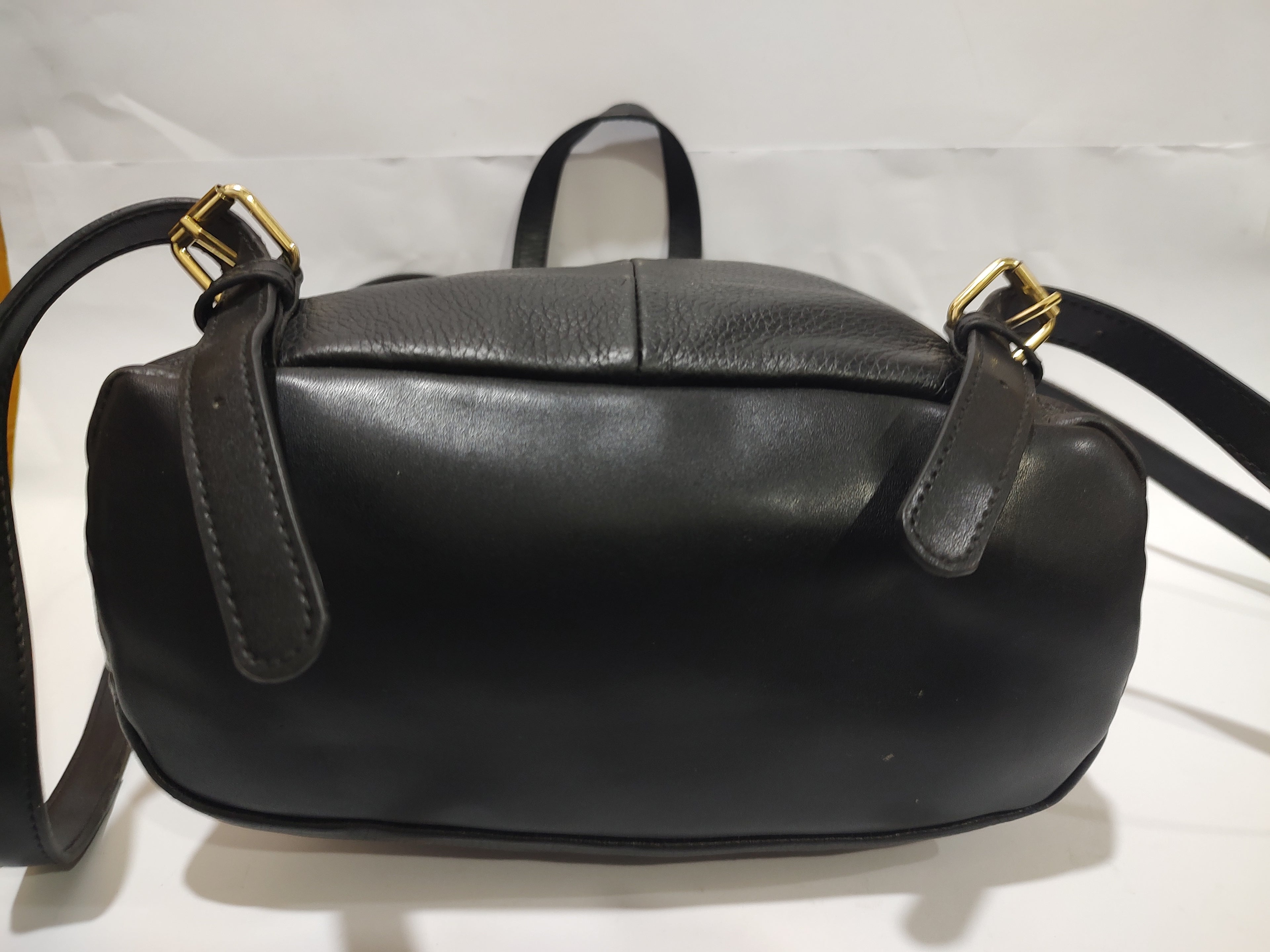 ✨ Minimalist Noir Black Backpack – Stylish Urban Travel & Daily Essential Bag 🎒🖤