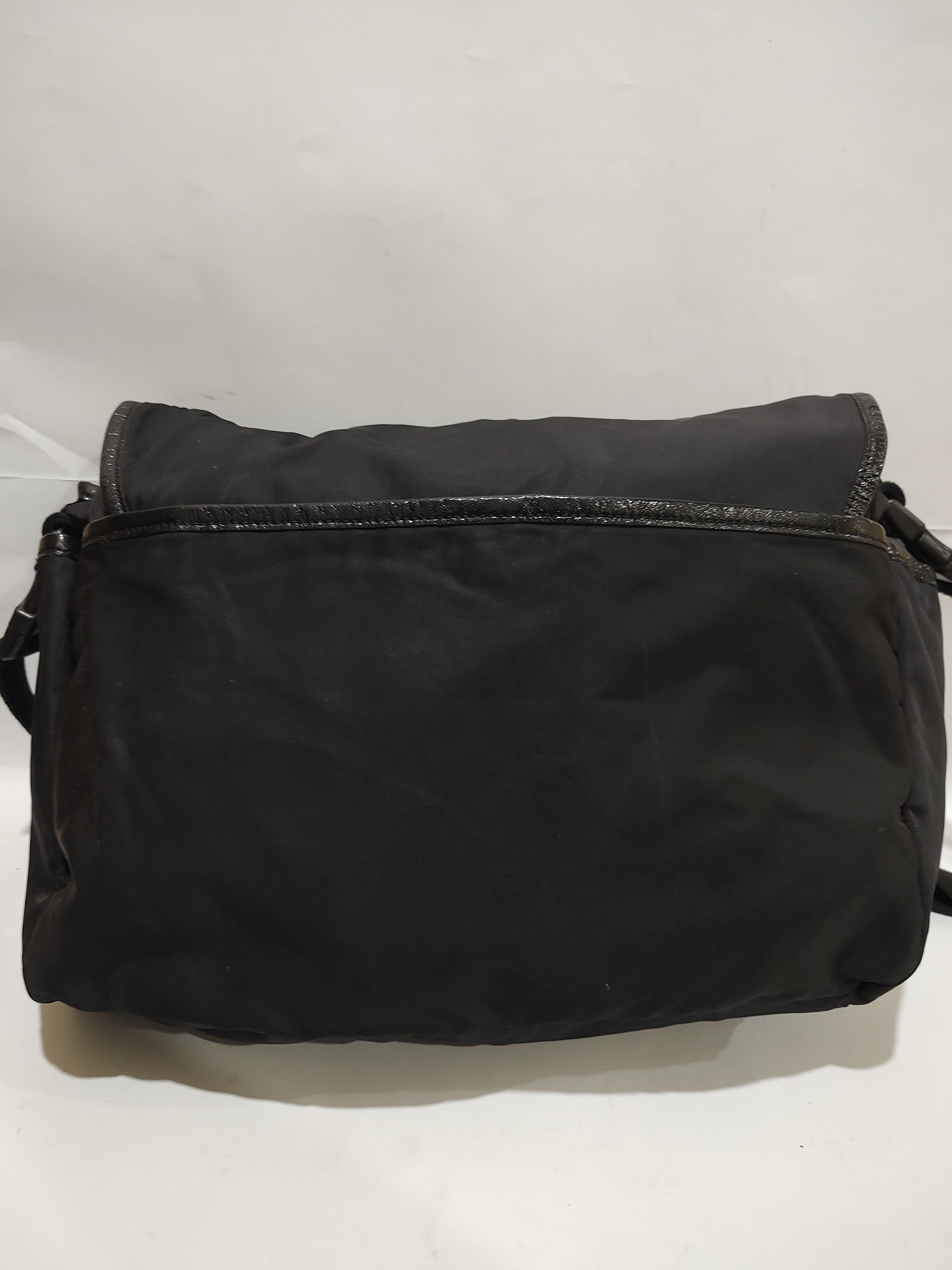 All-Black Everyday Commuter Bag 🕶️