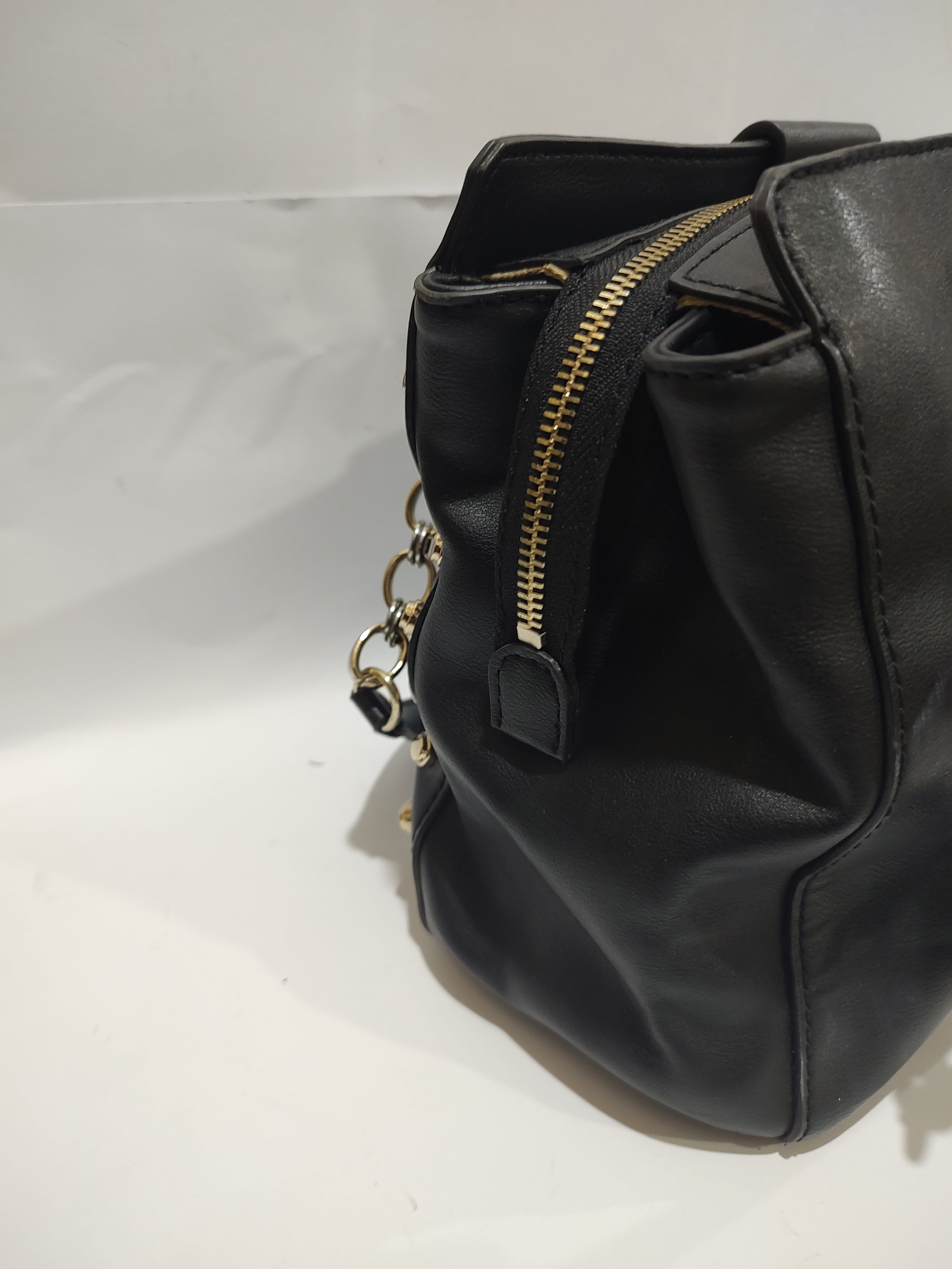 ✨ Premium Noir Black Handbag – Sophisticated Structured Tote with Gold Chain Accents 👜✨