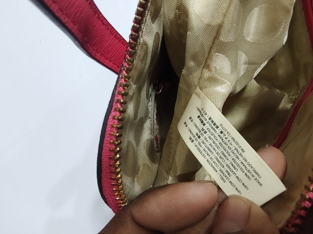 Vintage-Style Structured Handbag with Premium Leather-Tone Trim 💎