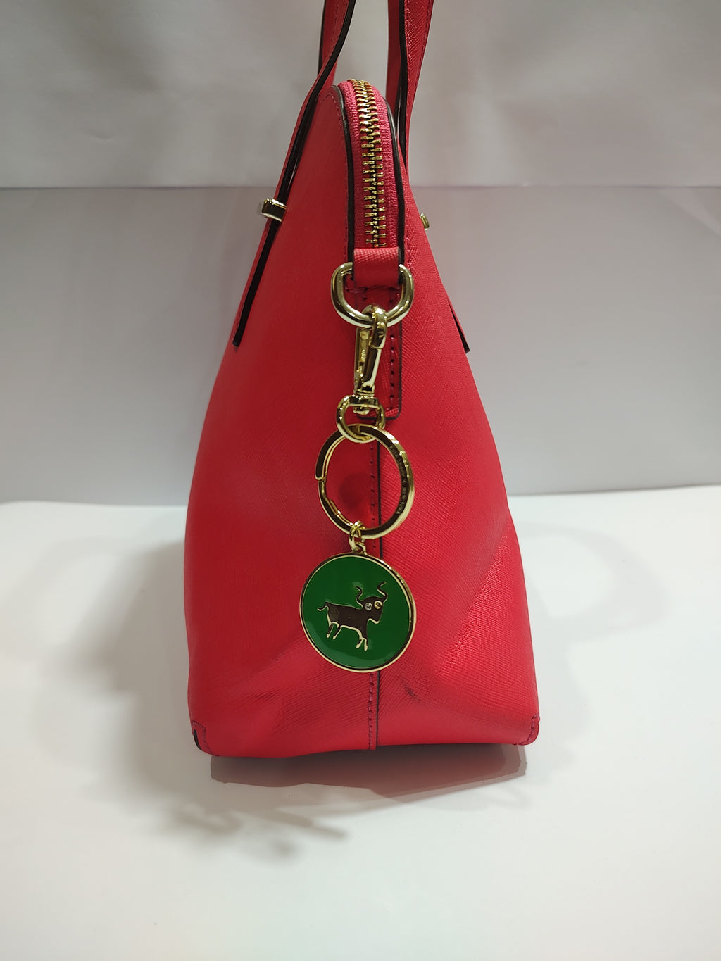 Vintage-Style Structured Handbag with Premium Leather-Tone Trim 💎