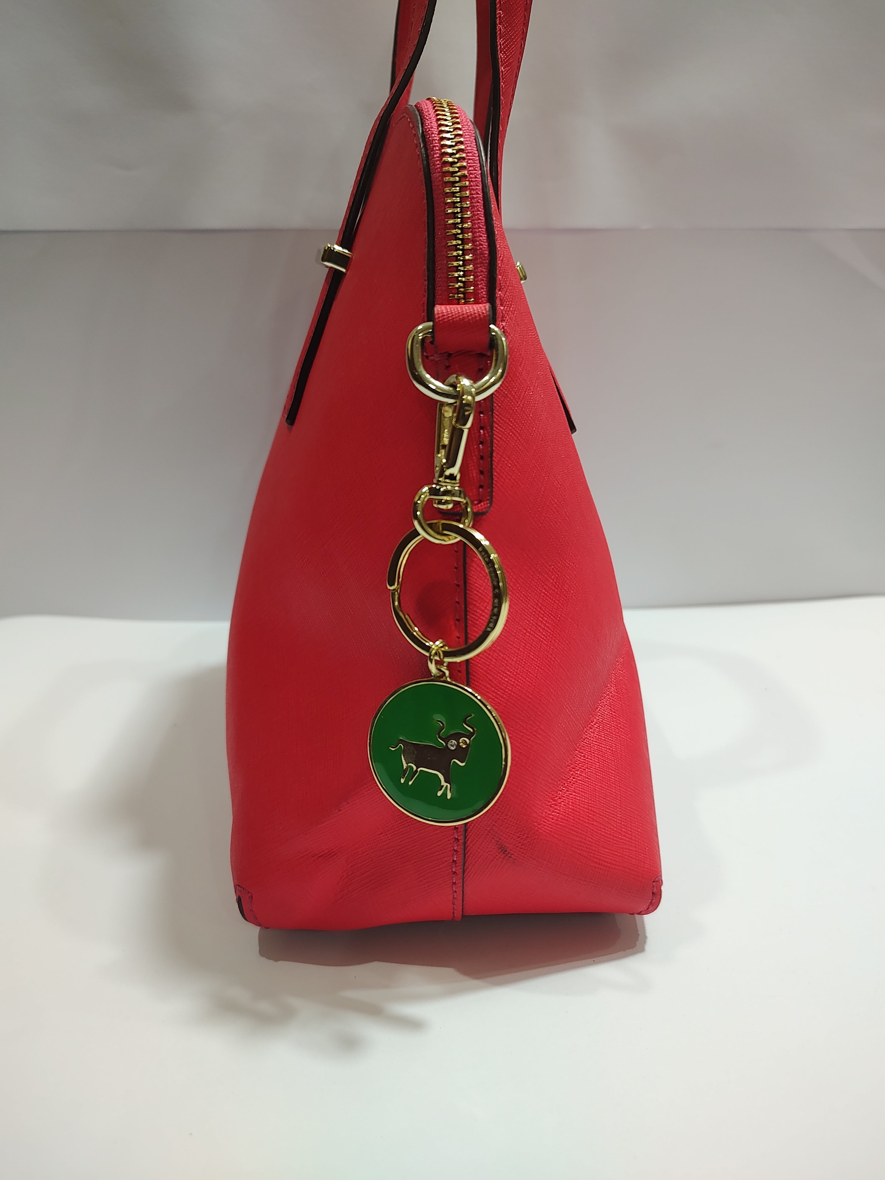 Vintage-Style Structured Handbag with Premium Leather-Tone Trim 💎