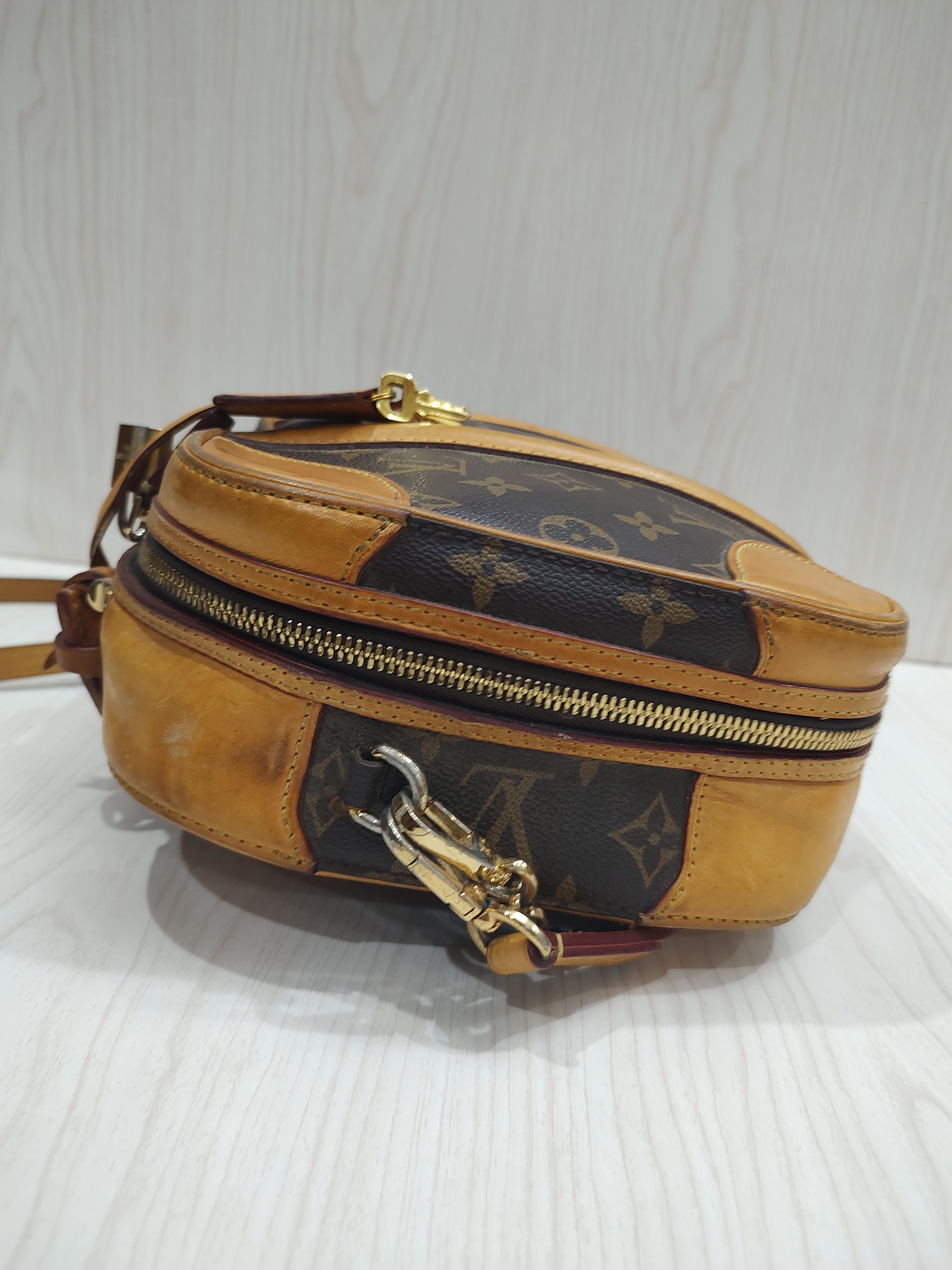 🤎 Vintage Trunk-Style Monogram Handbag 🤎