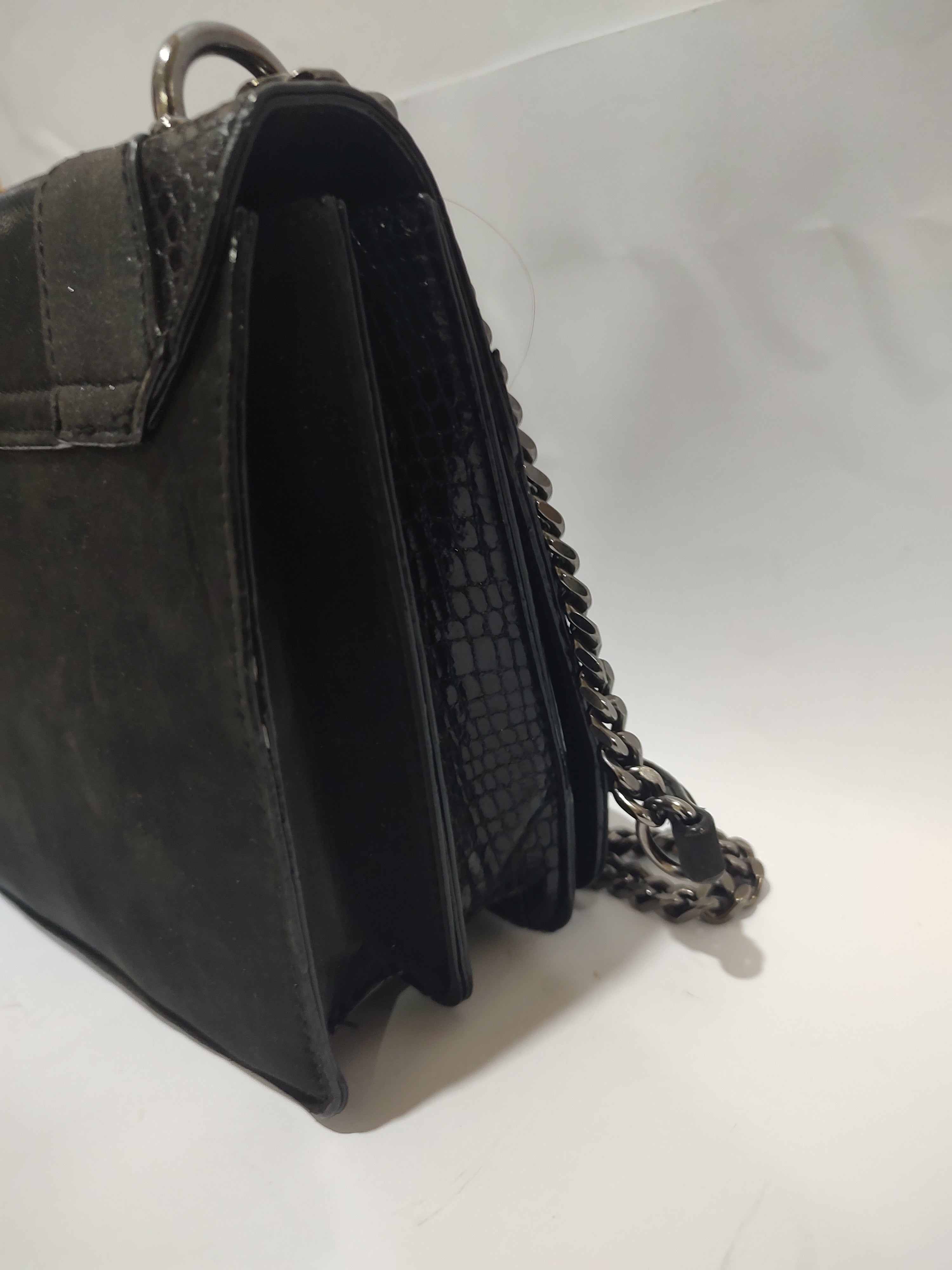 Chic Black Mixed-Texture Crossbody Bag – Gunmetal Chain & Snakeskin Accents
