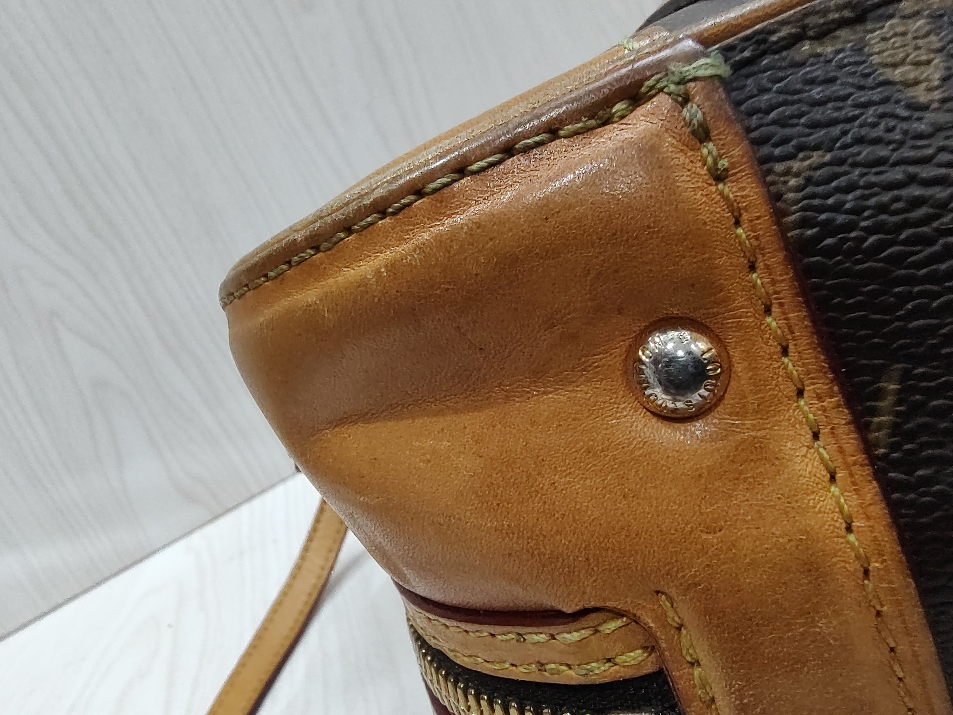 🤎 Vintage Trunk-Style Monogram Handbag 🤎