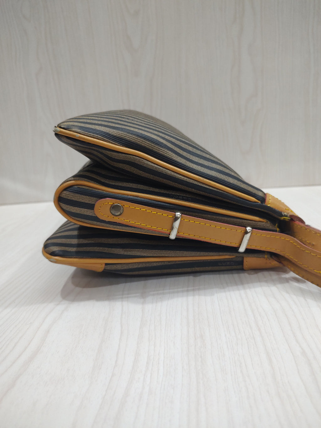 Classic Vintage Striped Crossbody Bag 👜
