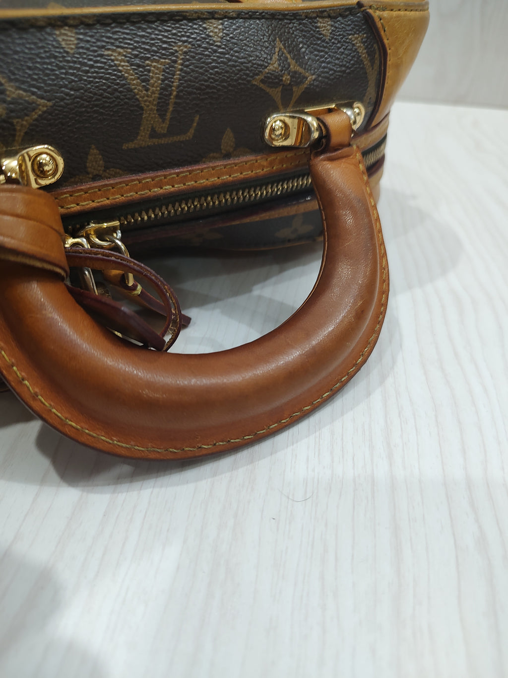🤎 Vintage Trunk-Style Monogram Handbag 🤎