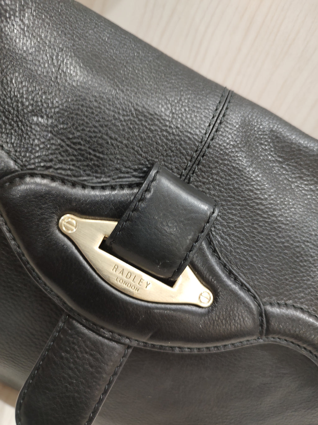 🖤 Classic Pebbled Leather Shoulder Bag