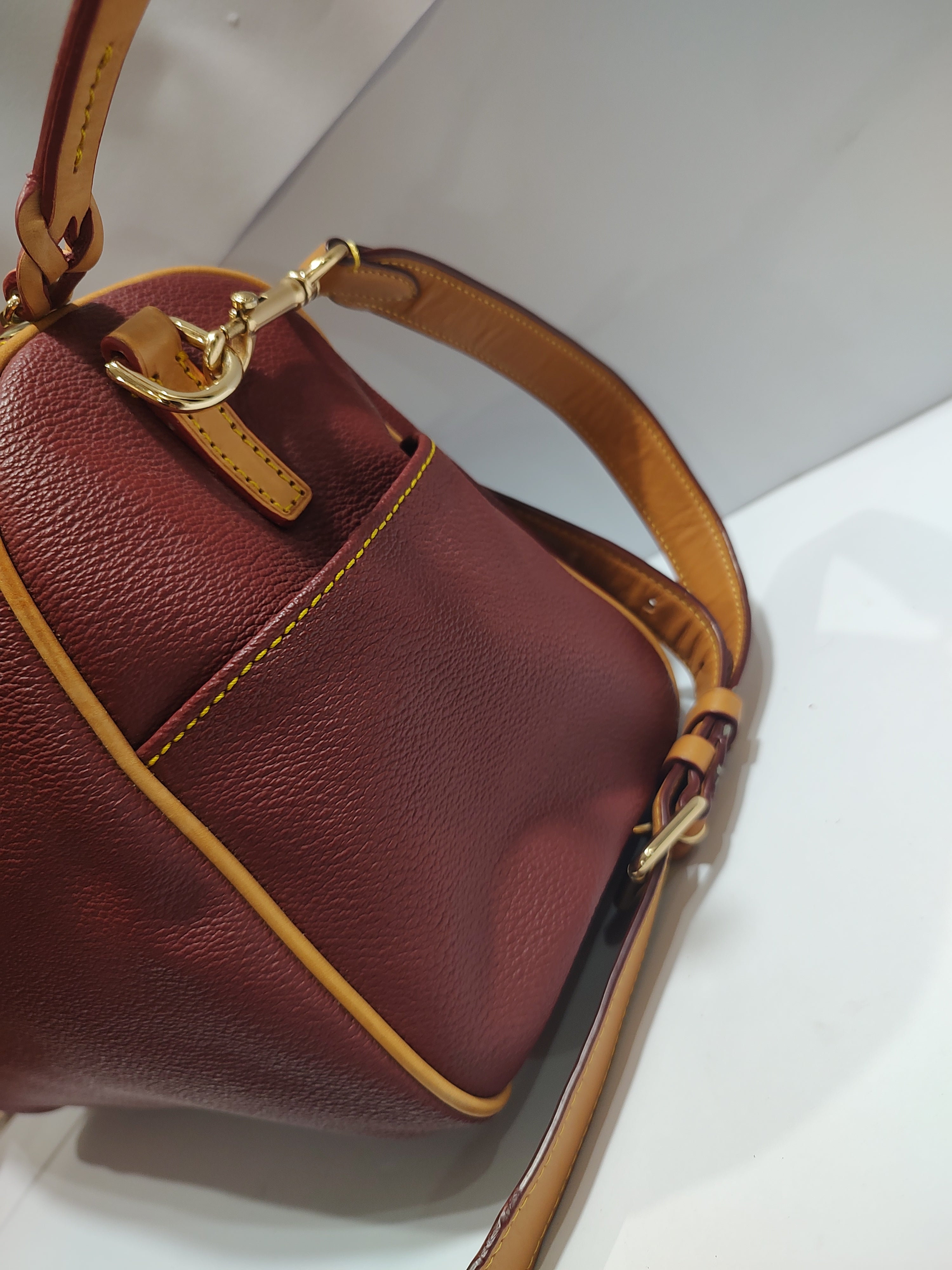 Vintage-Inspired Leather Barrel Bag - Premium Crossbody with Gold Hardware ✨