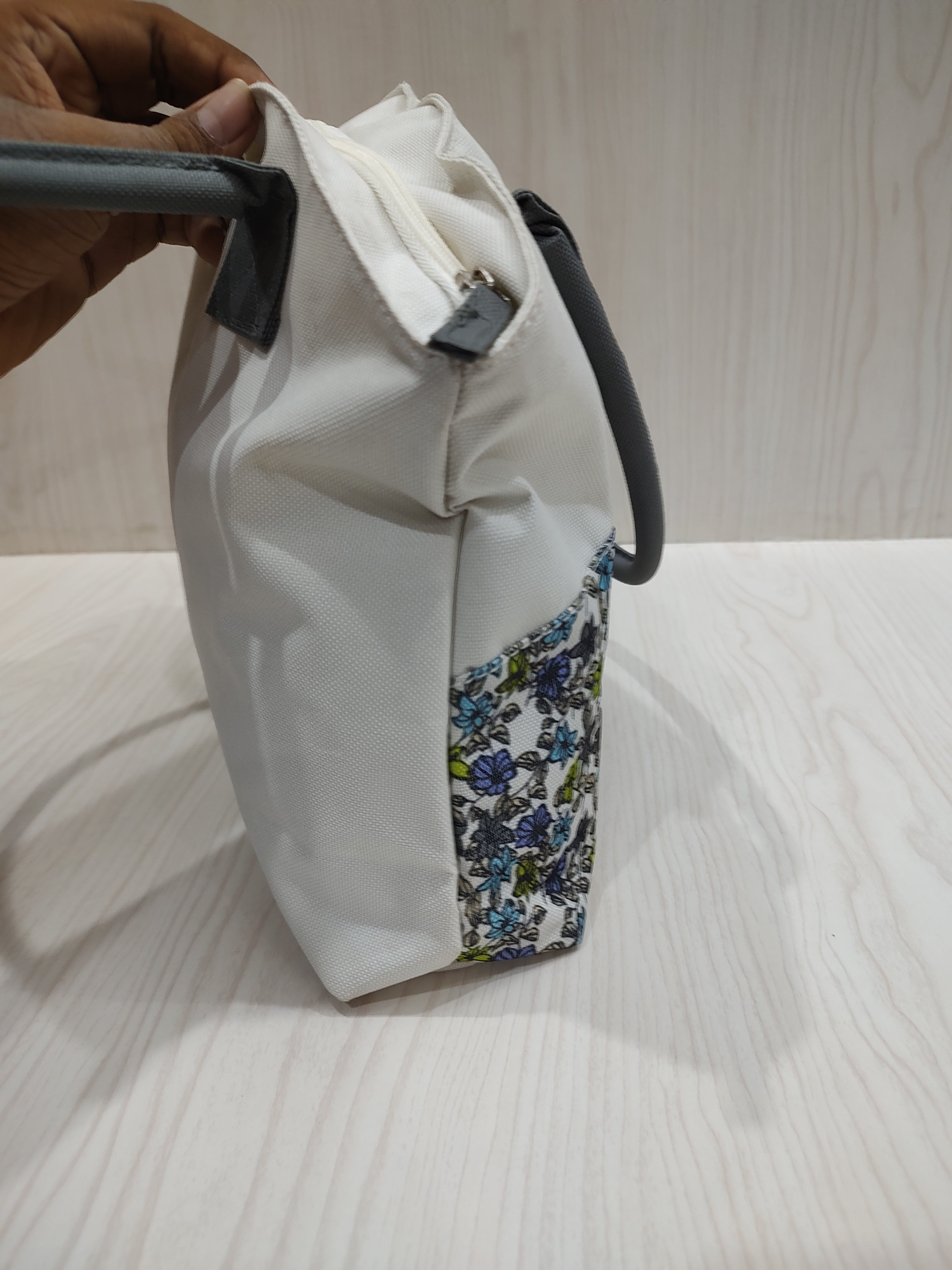 🌸 Chic Floral Accent Canvas Tote Bag 👜