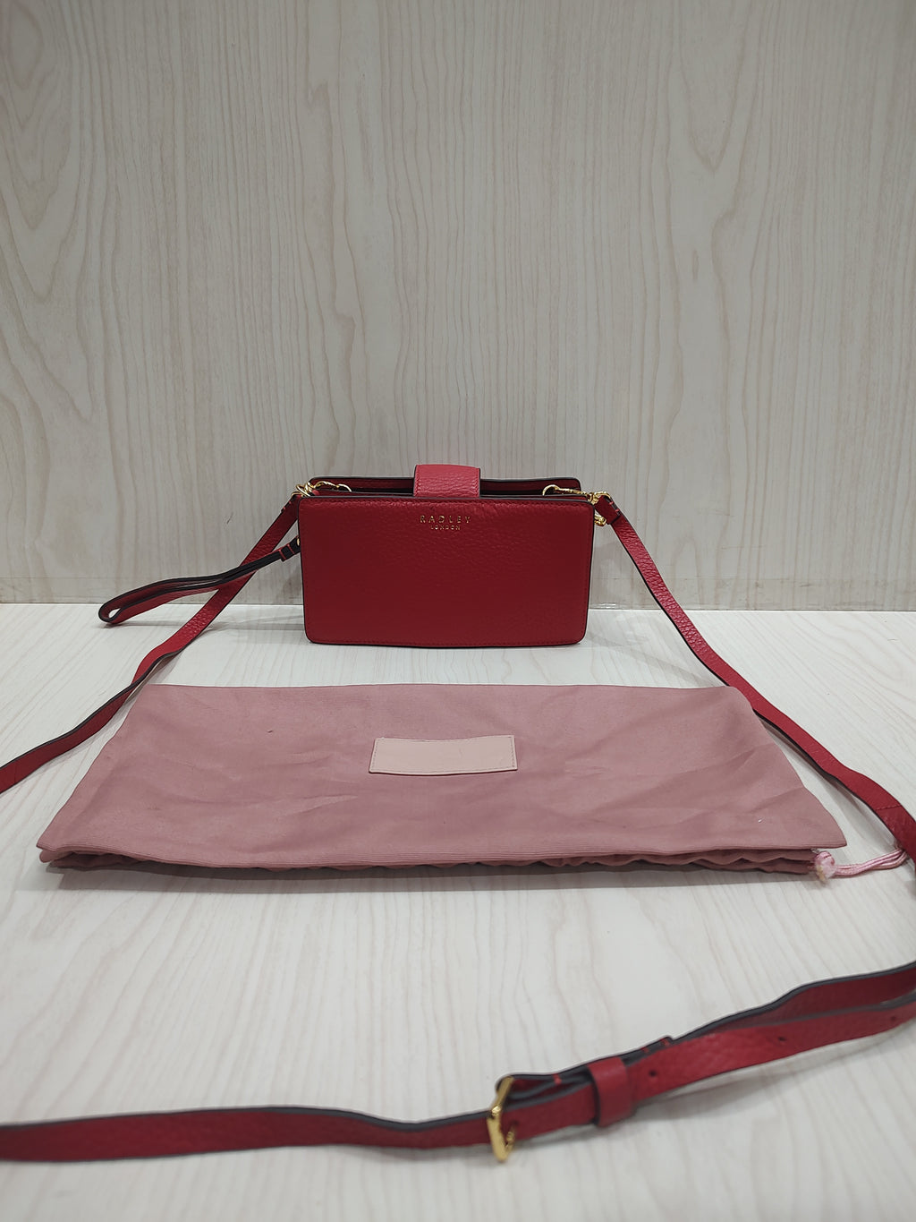 ❤️ Chic Crimson Studded Crossbody Bag