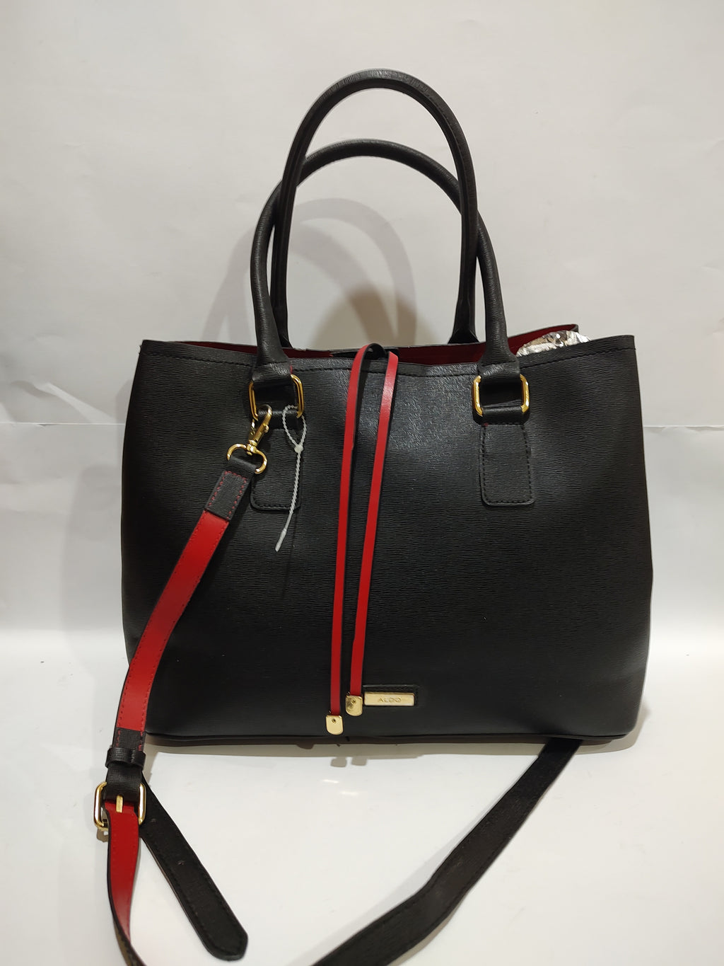 Sophisticated Noir & Scarlet Structured Tote 👜❤️