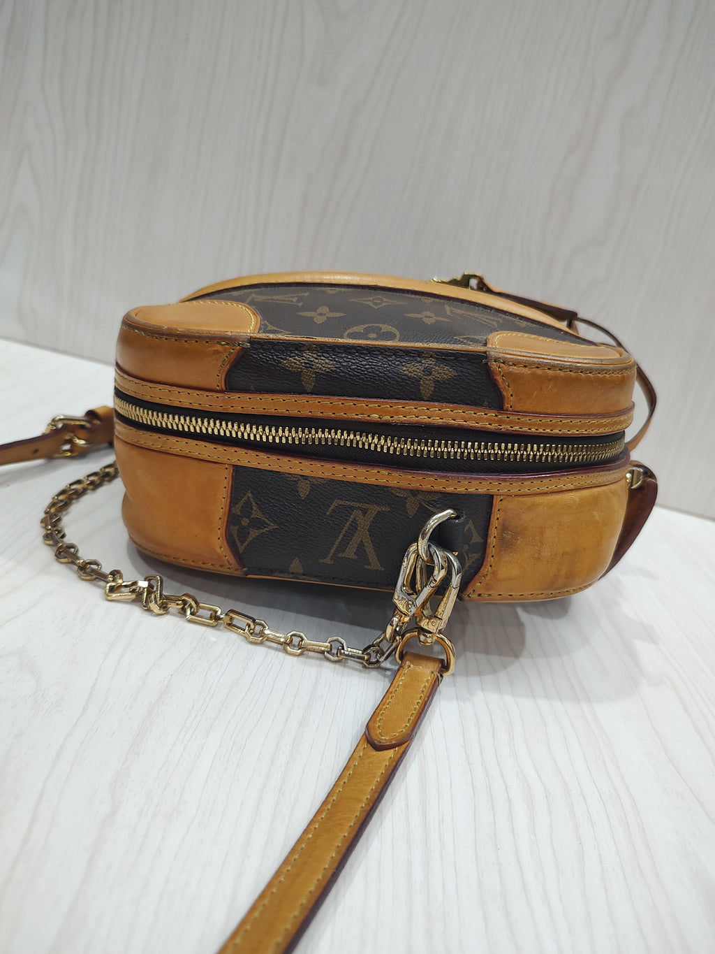 🤎 Vintage Trunk-Style Monogram Handbag 🤎