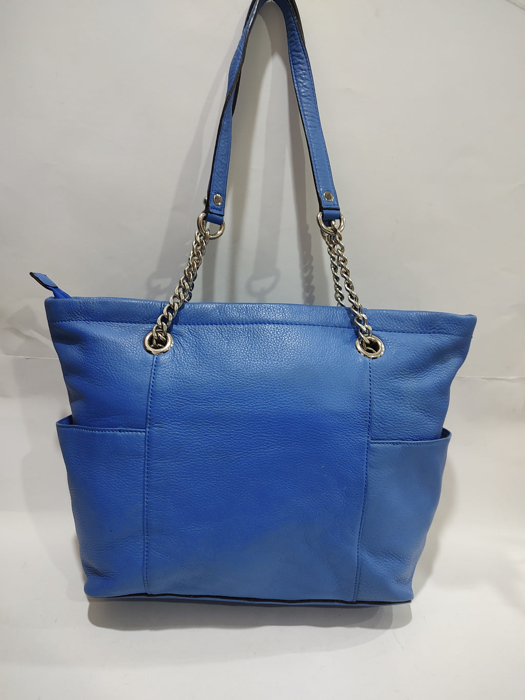 Vibrant Cobalt Blue Leather Tote with Silver Chain Accents 👜