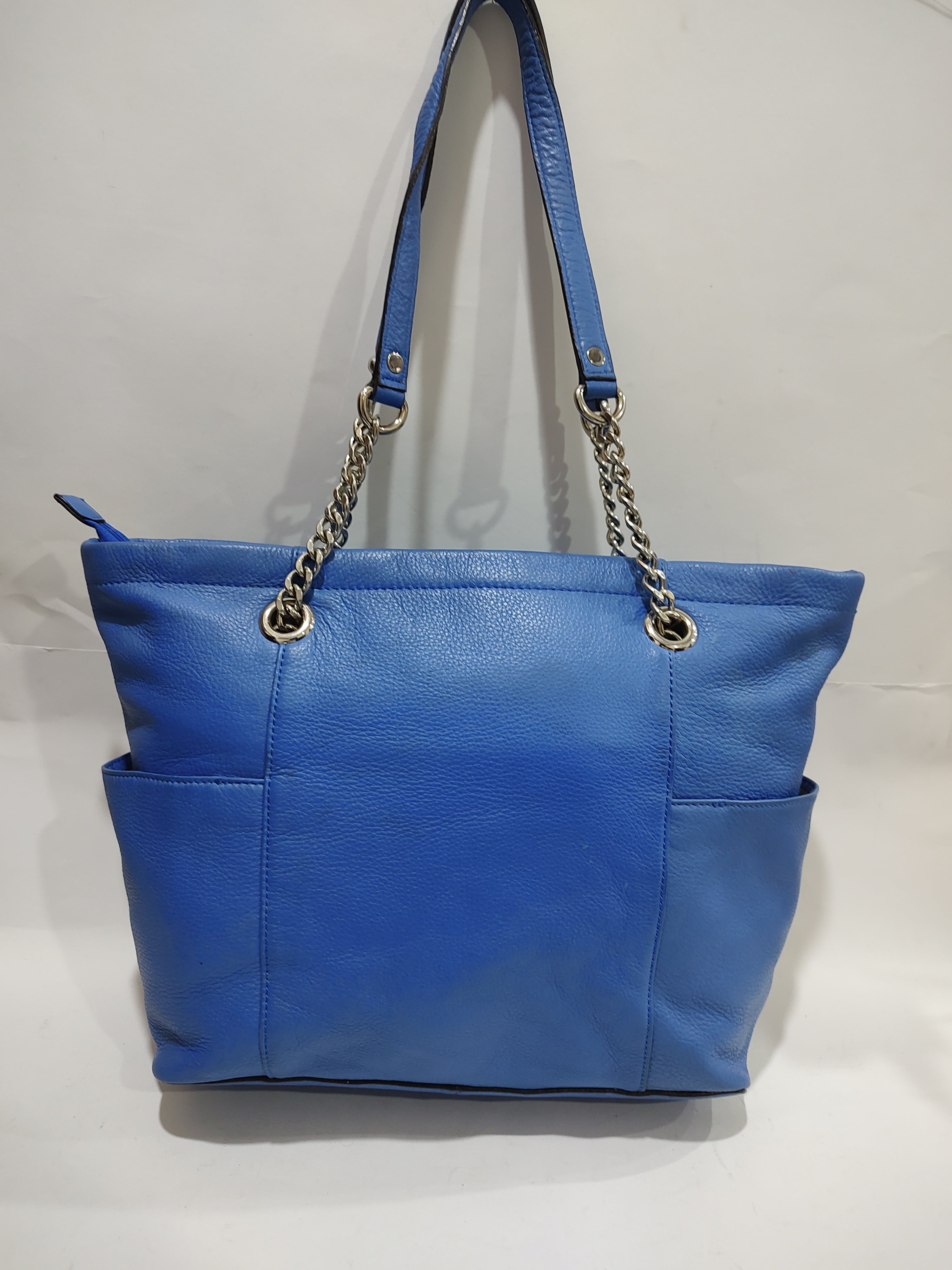 Vibrant Cobalt Blue Leather Tote with Silver Chain Accents 👜