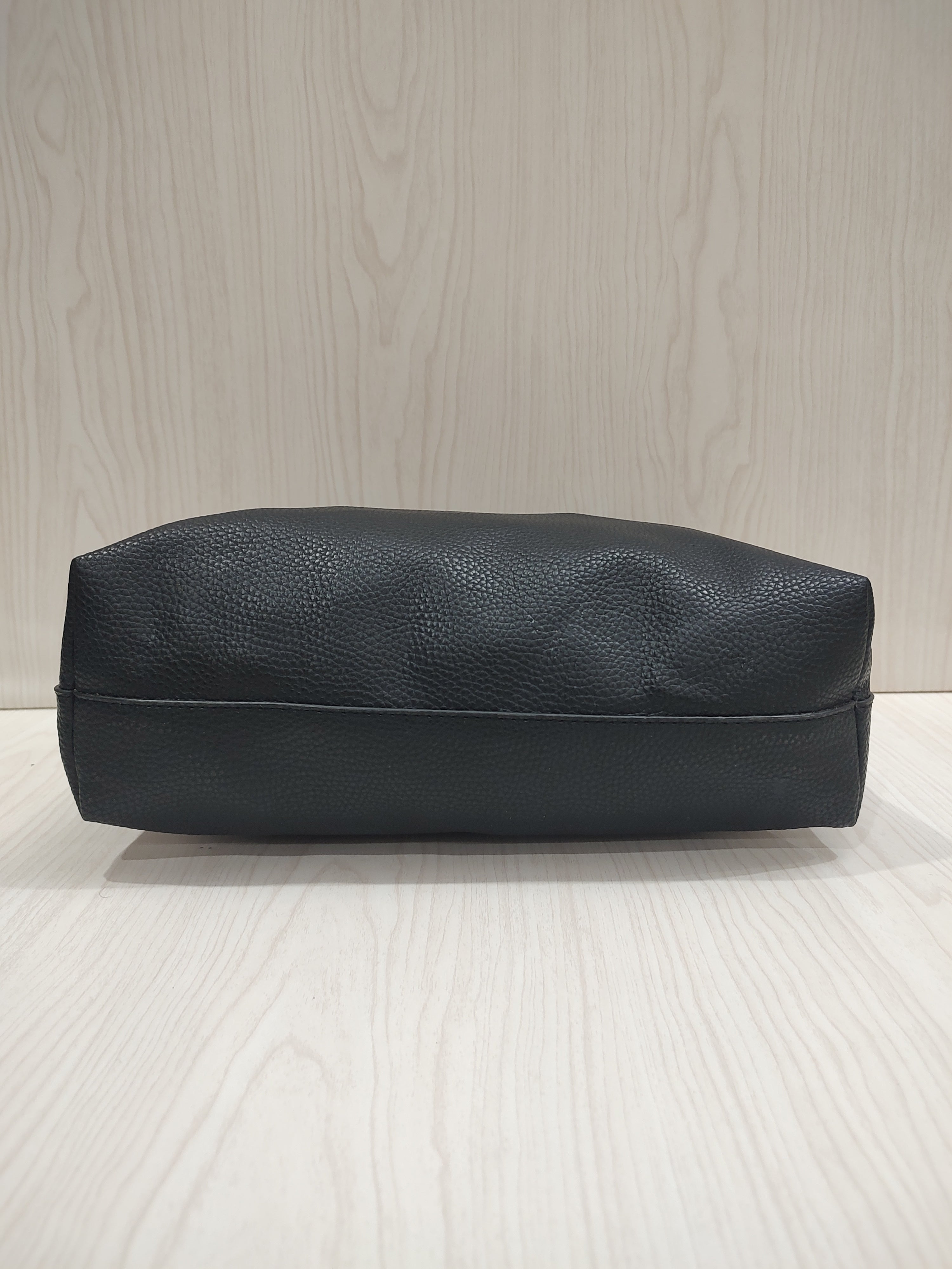 🖤 Sleek Pebbled Vegan Leather Shoulder Bag 🖤