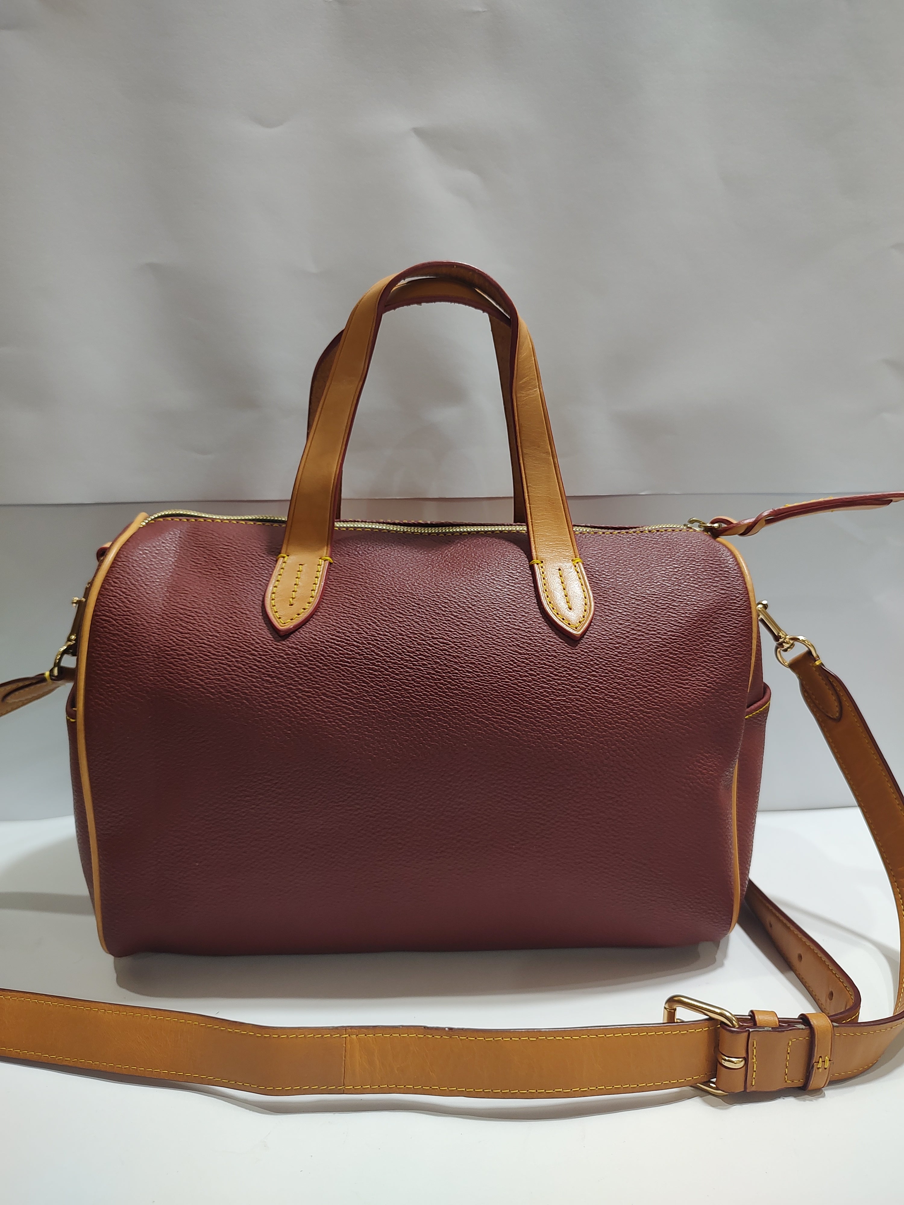 Vintage-Inspired Leather Barrel Bag - Premium Crossbody with Gold Hardware ✨