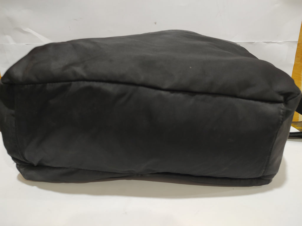 All-Black Everyday Commuter Bag 🕶️