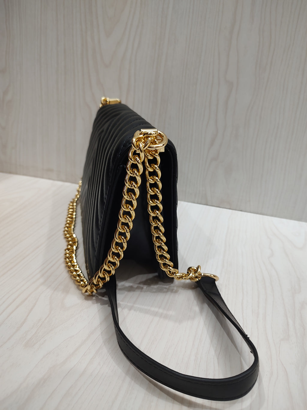 Chic Quilted Chevron Shoulder Bag with Elegant Gold Chain