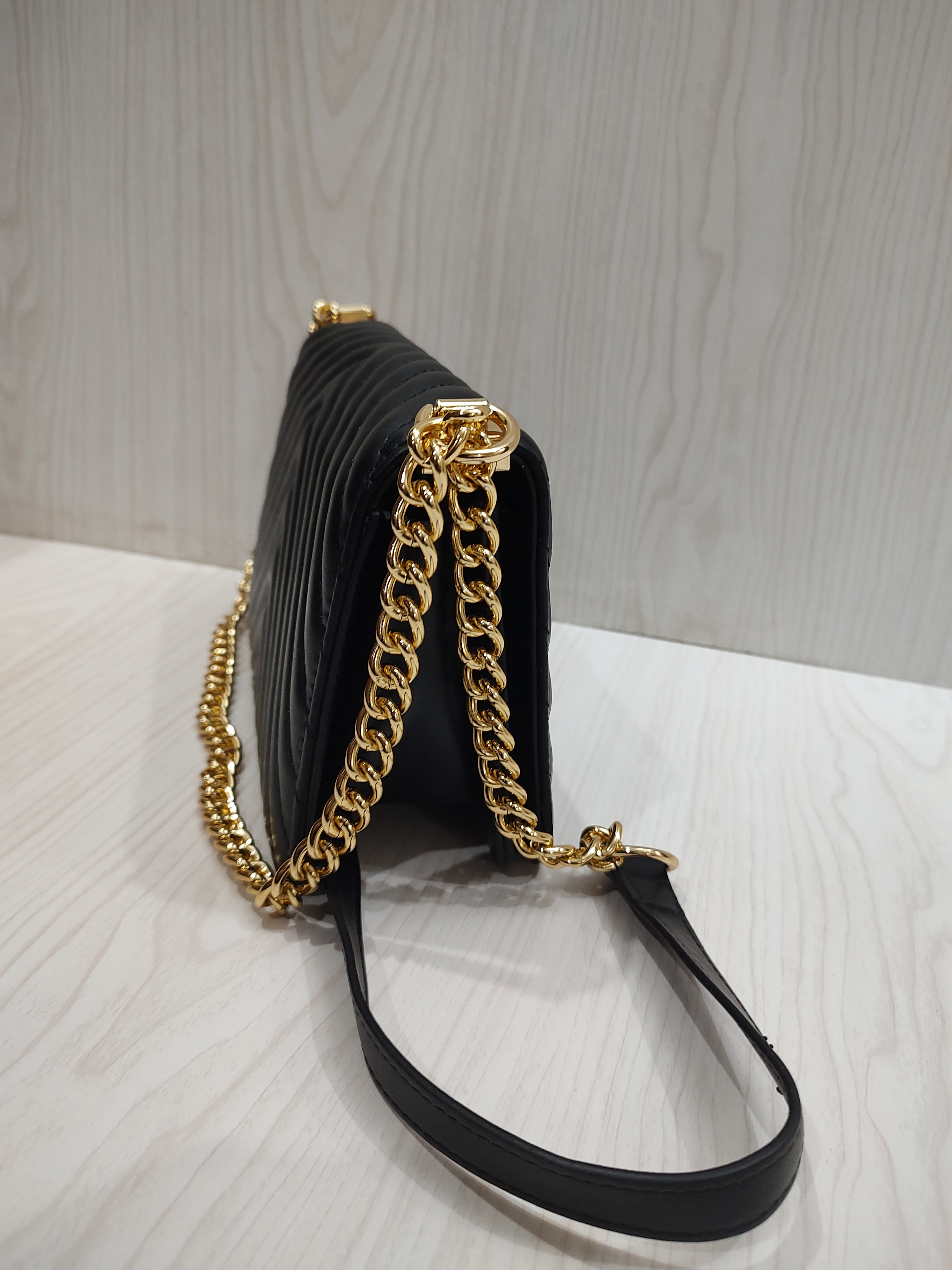 Chic Quilted Chevron Shoulder Bag with Elegant Gold Chain