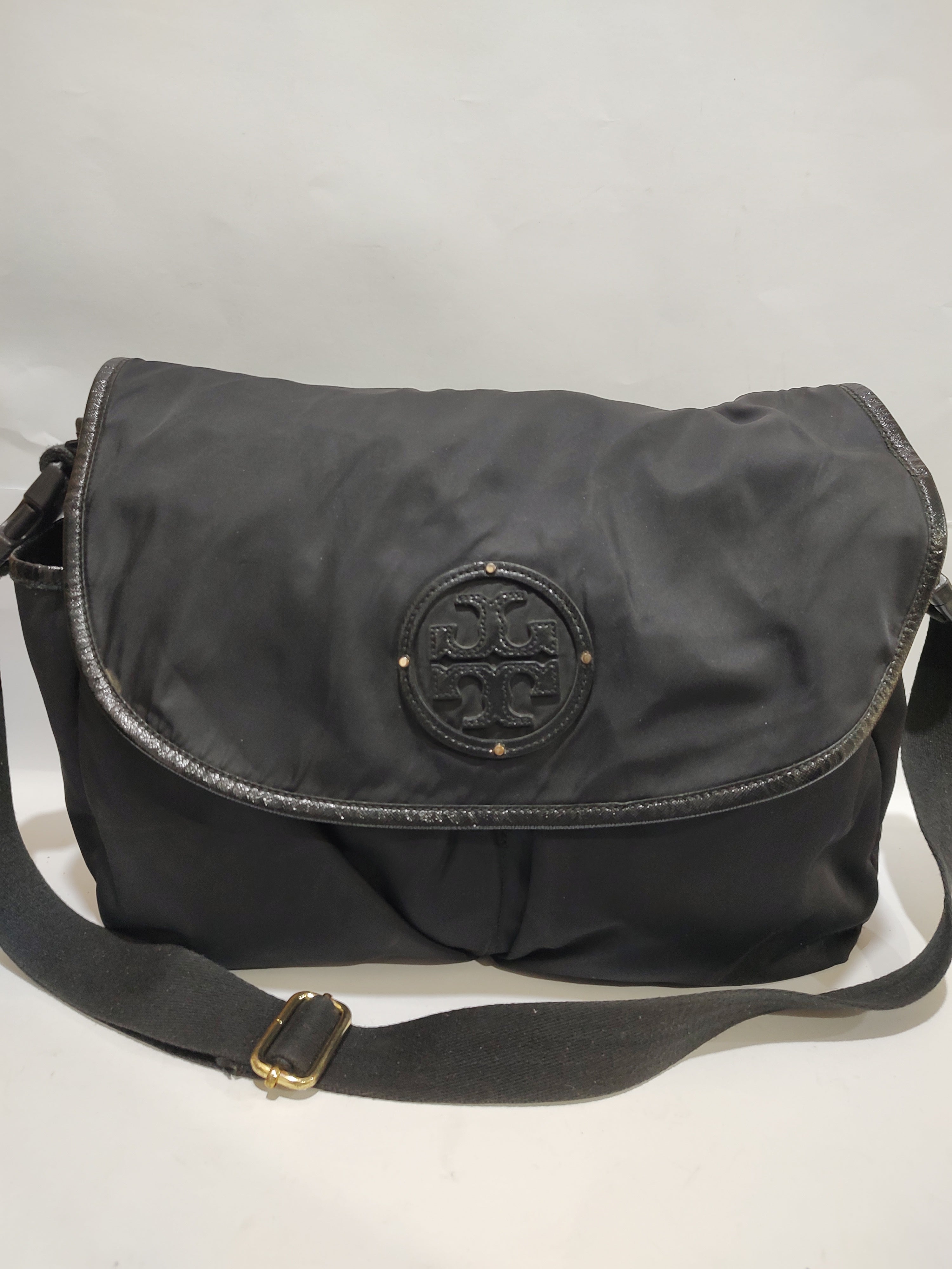 All-Black Everyday Commuter Bag 🕶️