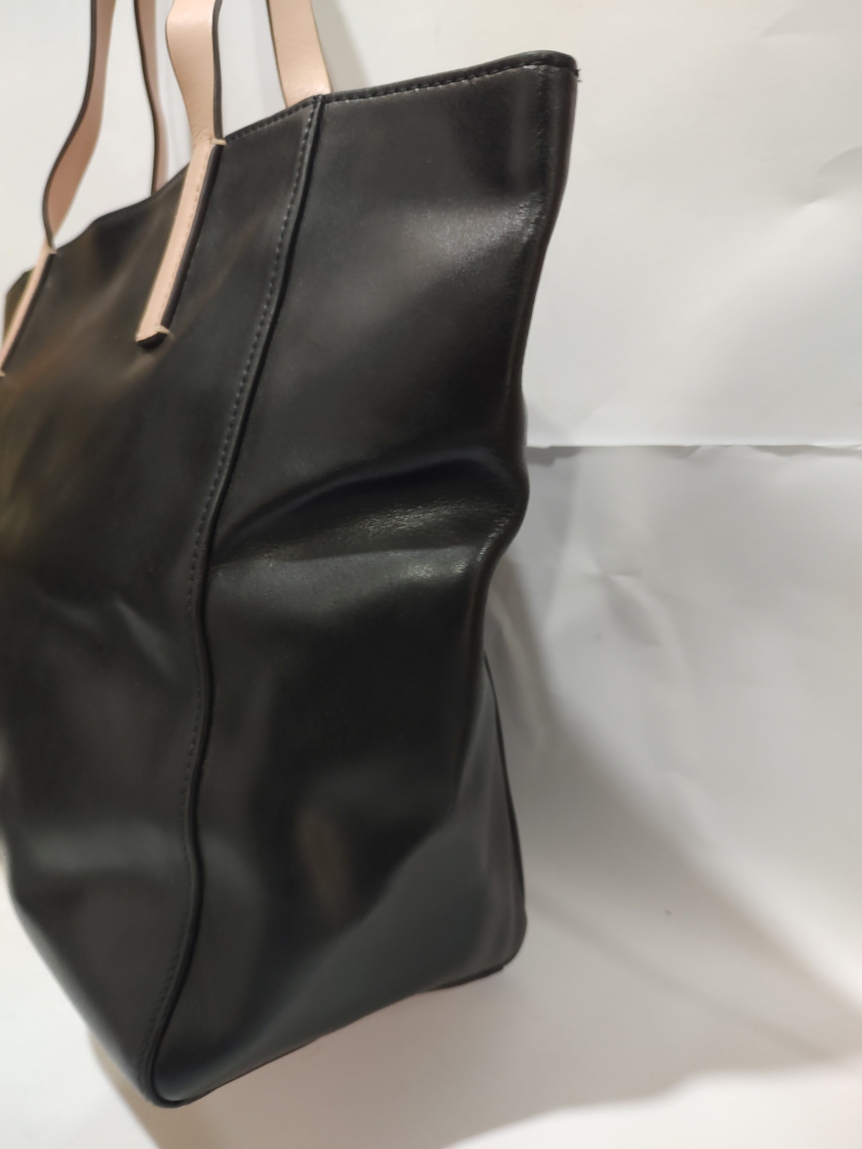 Sleek Two-Tone Essential Tote 🖤