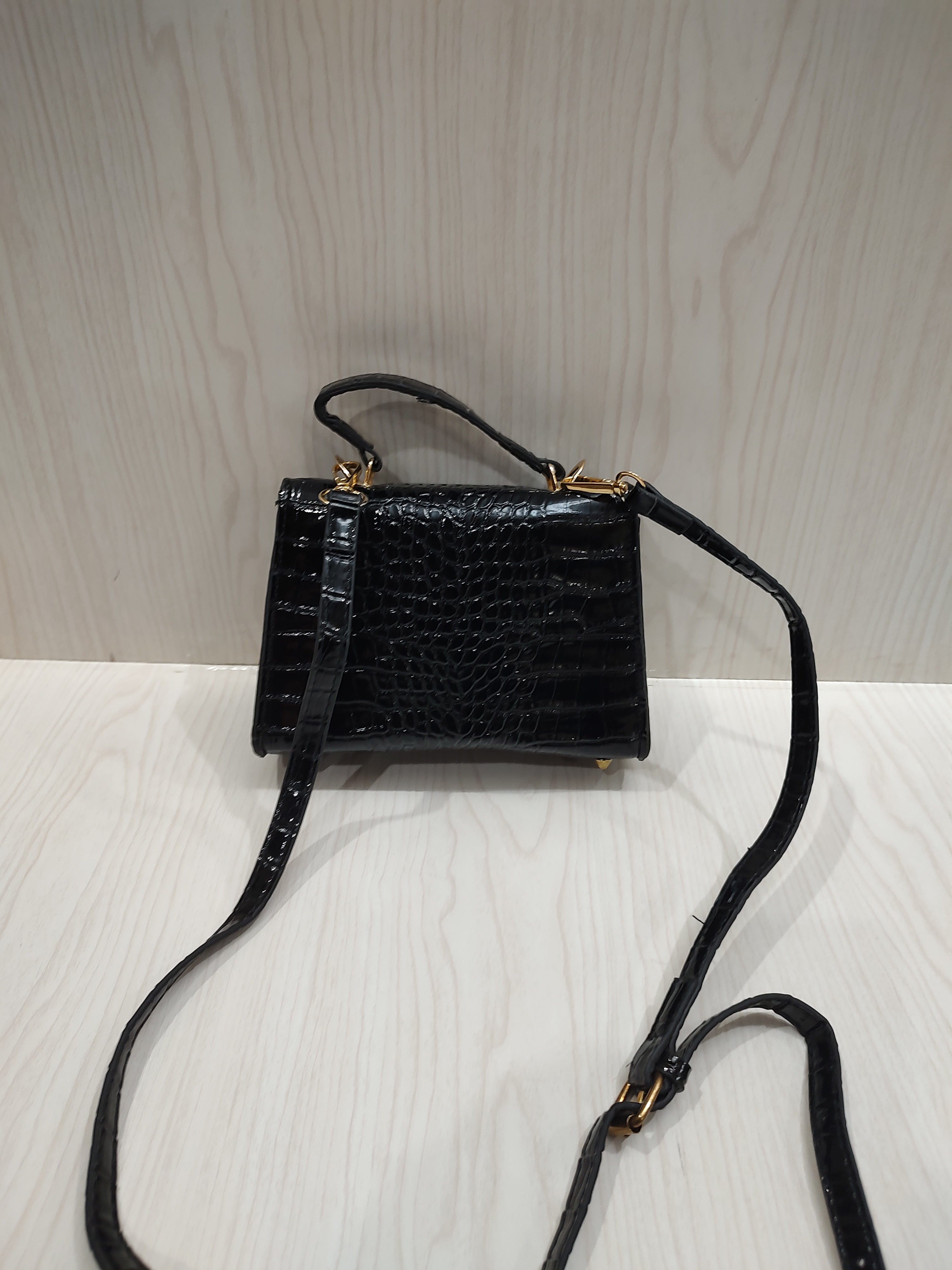 ✨ Elegant Glossy Croc-Embossed Top Handle Bag