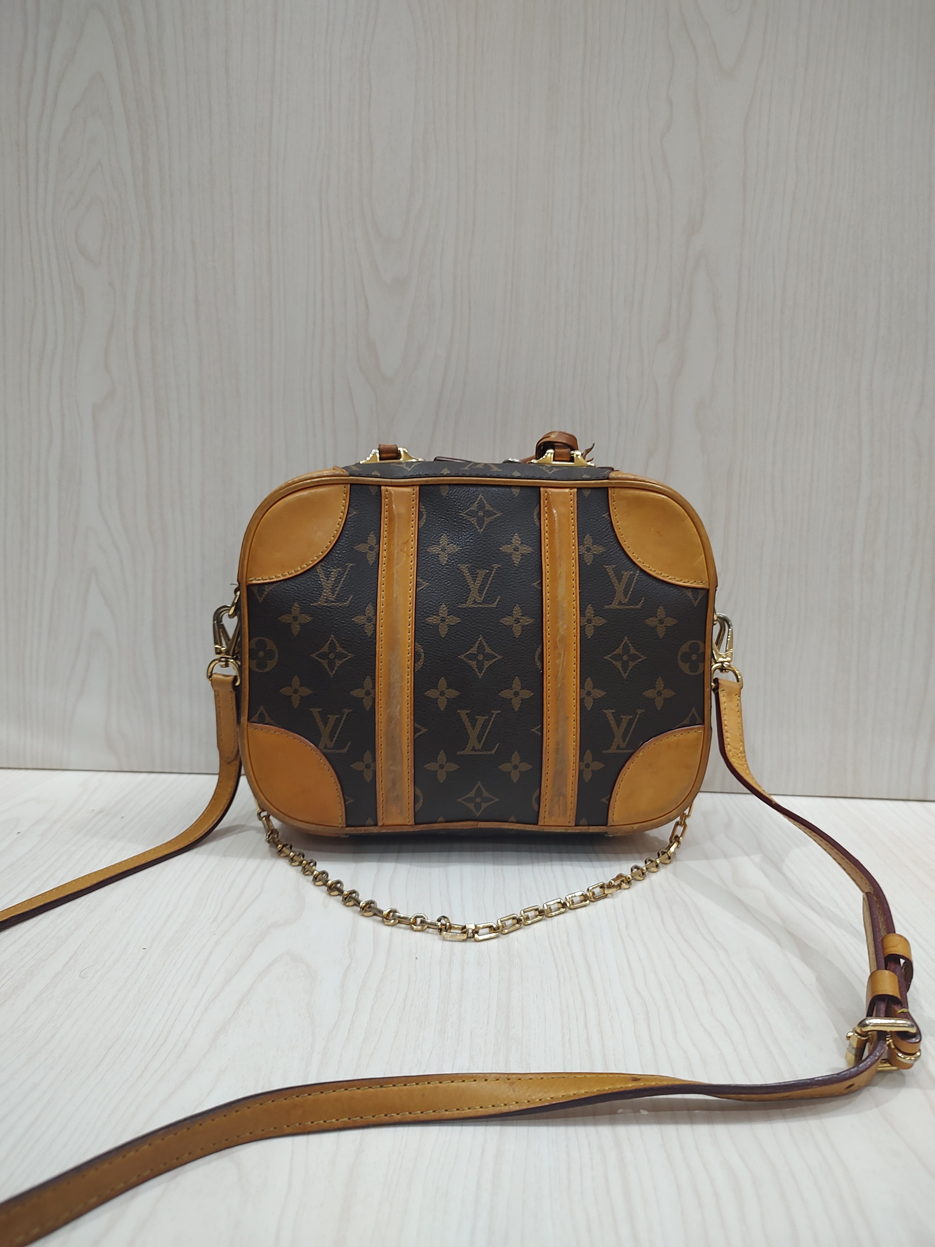 🤎 Vintage Trunk-Style Monogram Handbag 🤎