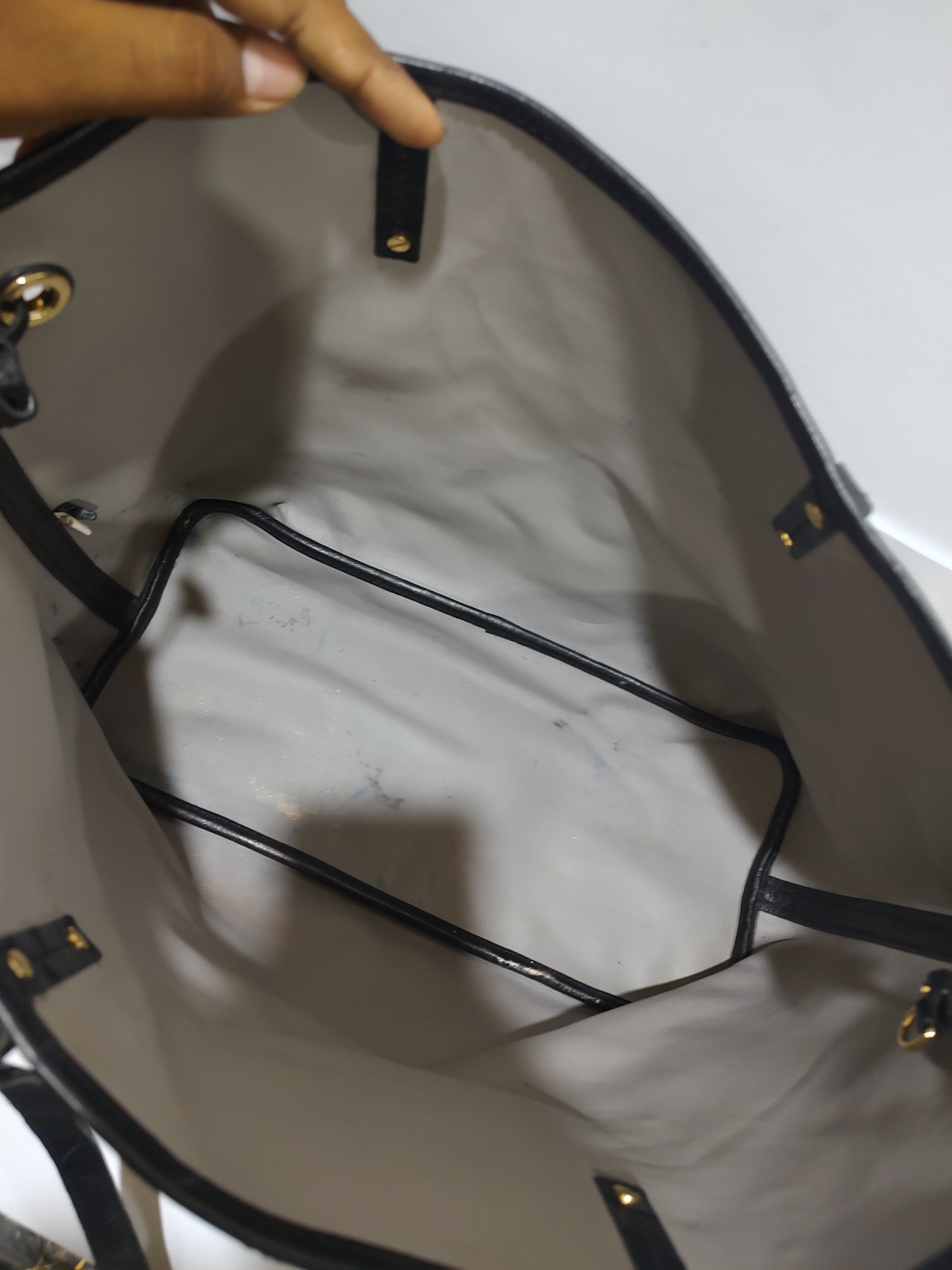 Classic Black Pebbled Leather Tote Bag – Versatile Large Shoulder Bag with Gold Accents