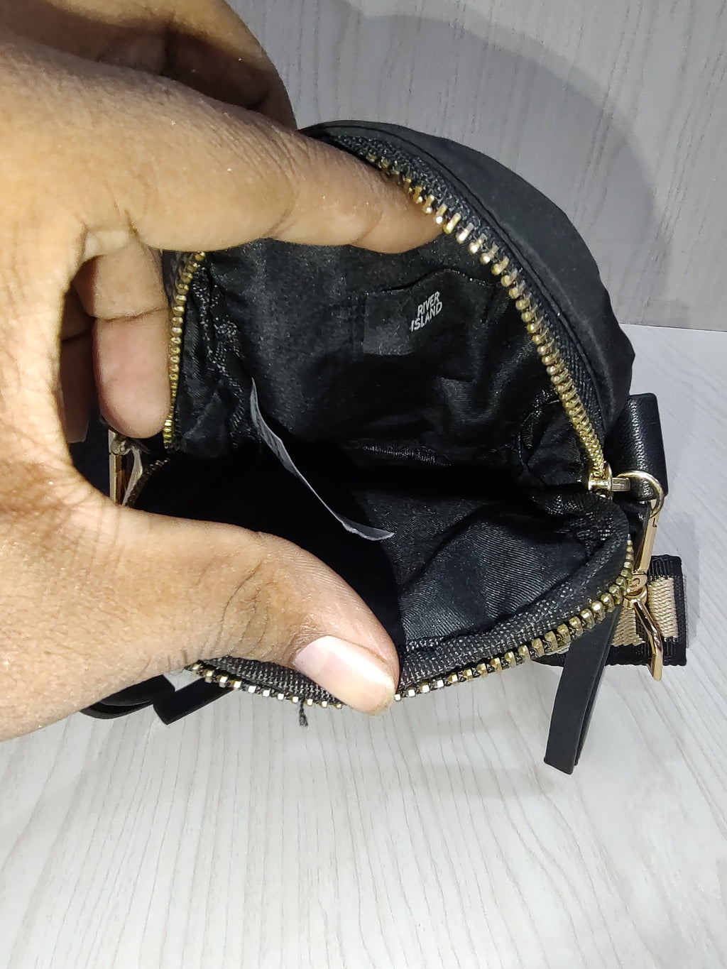📱 Sporty Quilted Crossbody Phone Bag 🖤
