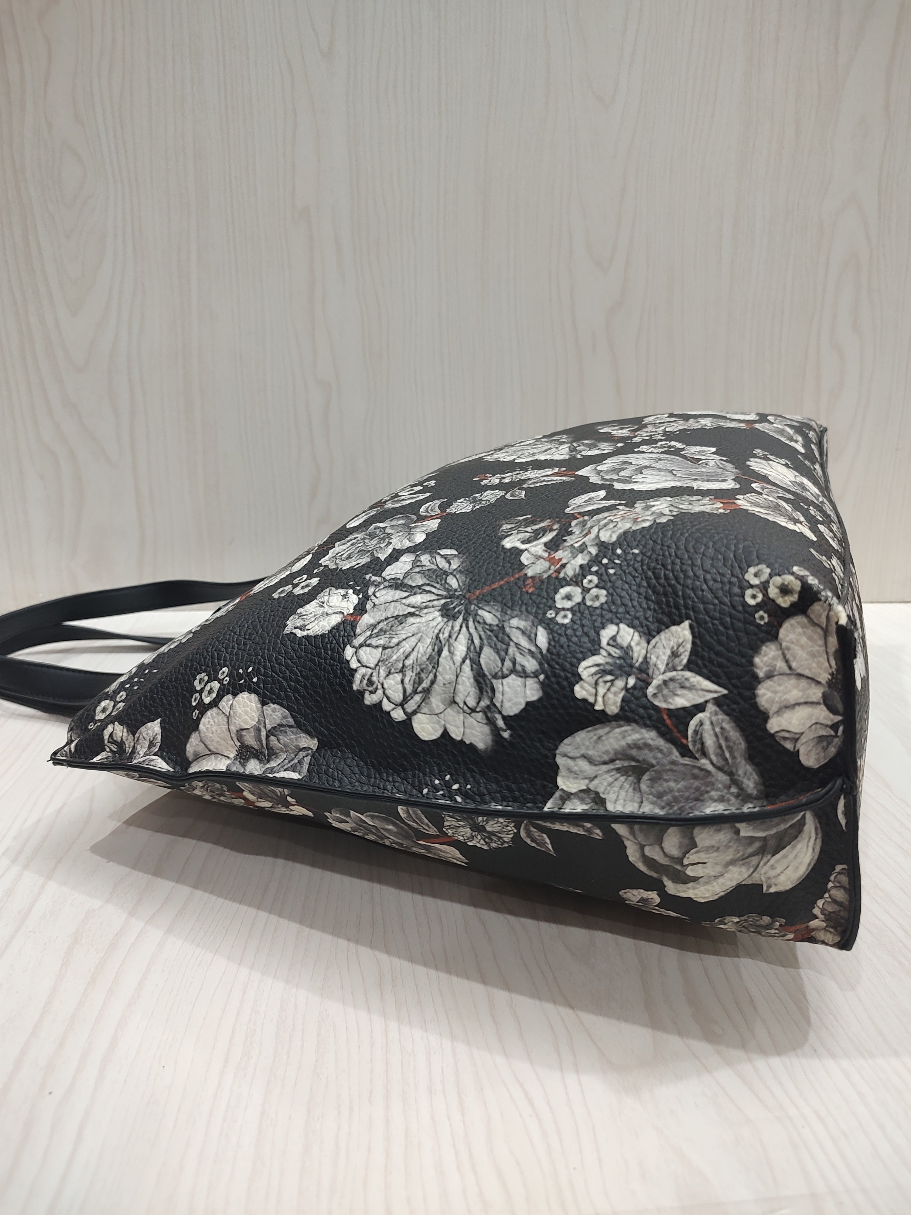🖤 Monochrome Floral Shoulder Tote Bag