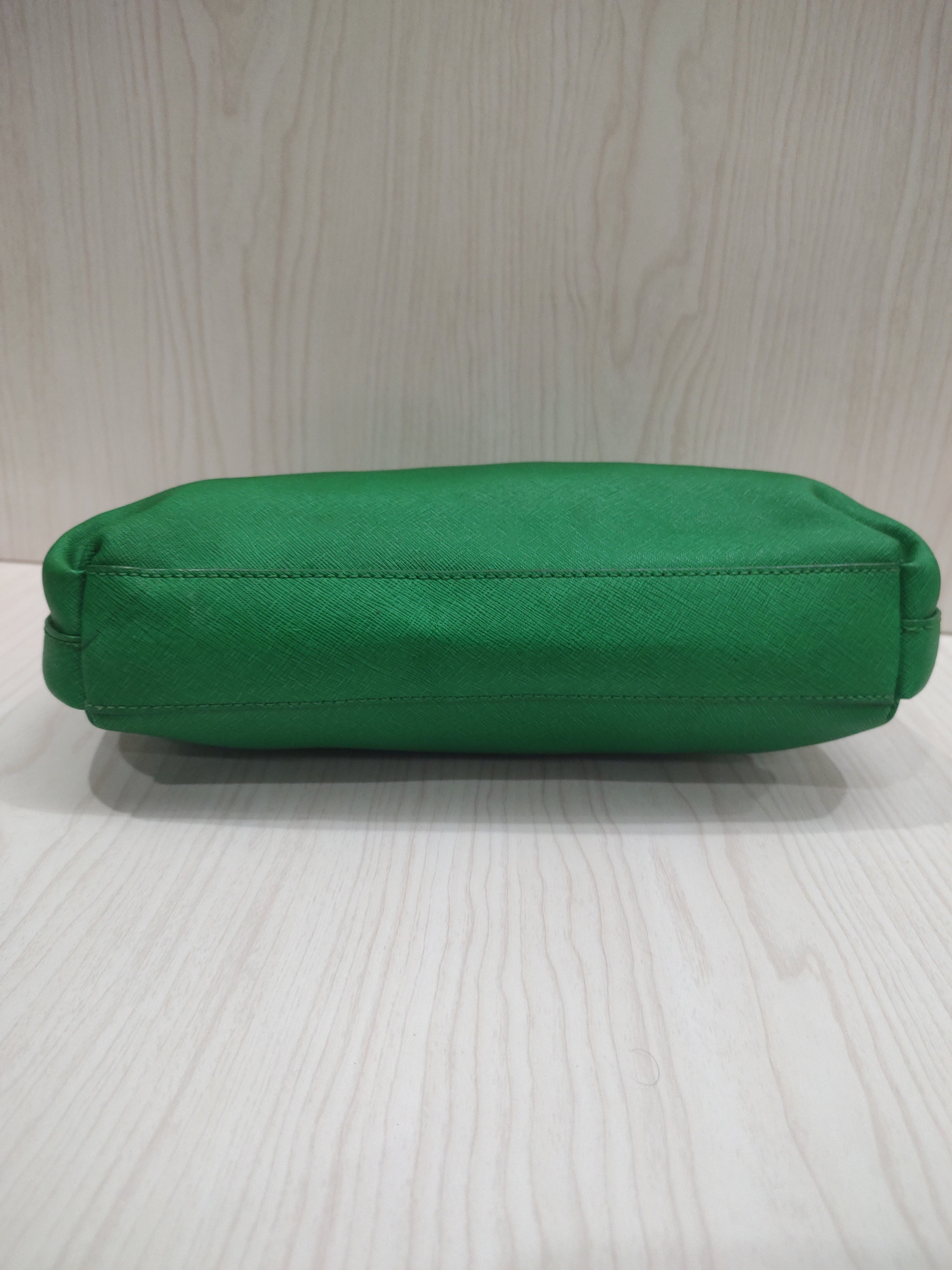 Vibrant Emerald Saffiano Chain Shoulder Bag 💚