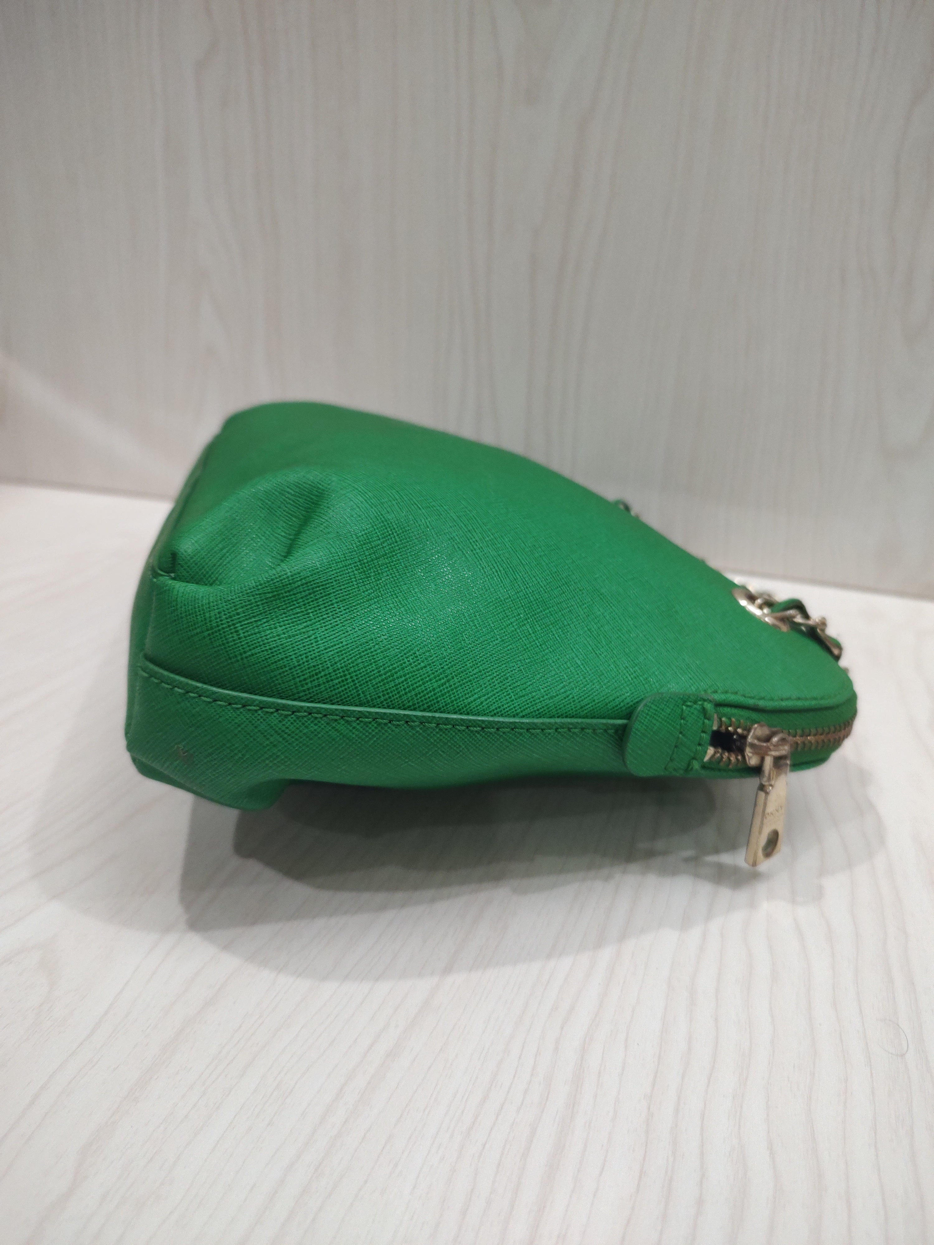 Vibrant Emerald Saffiano Chain Shoulder Bag 💚