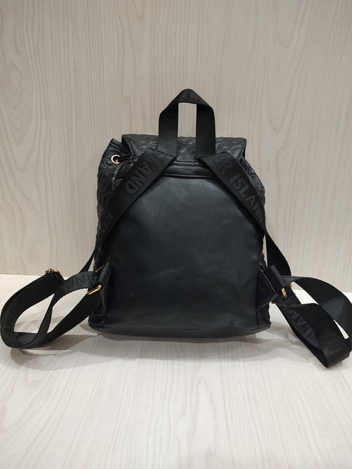 Chic Swirl-Quilted Drawstring Backpack 🎒